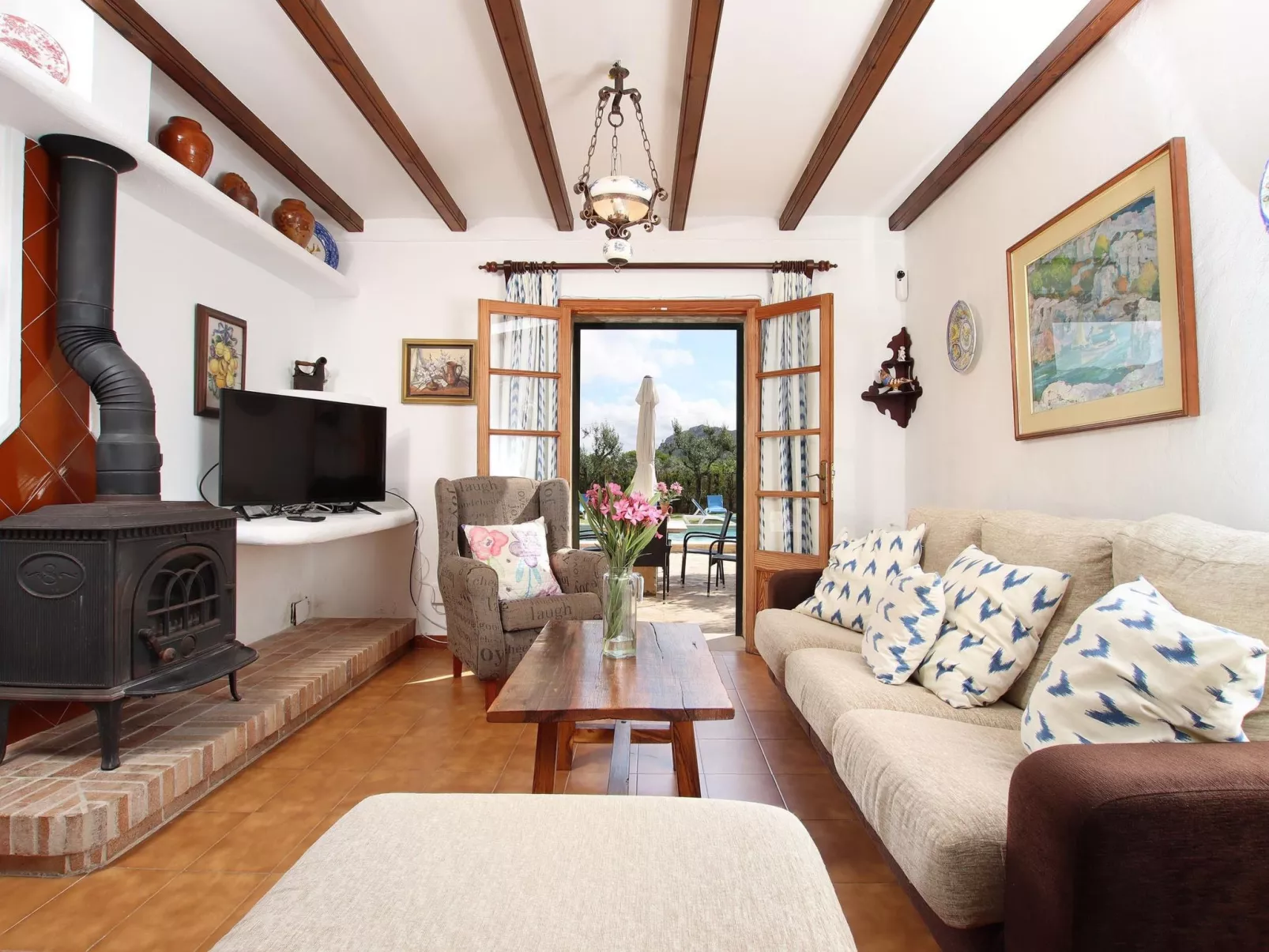 "Joan" mit privatem Pool-Inside