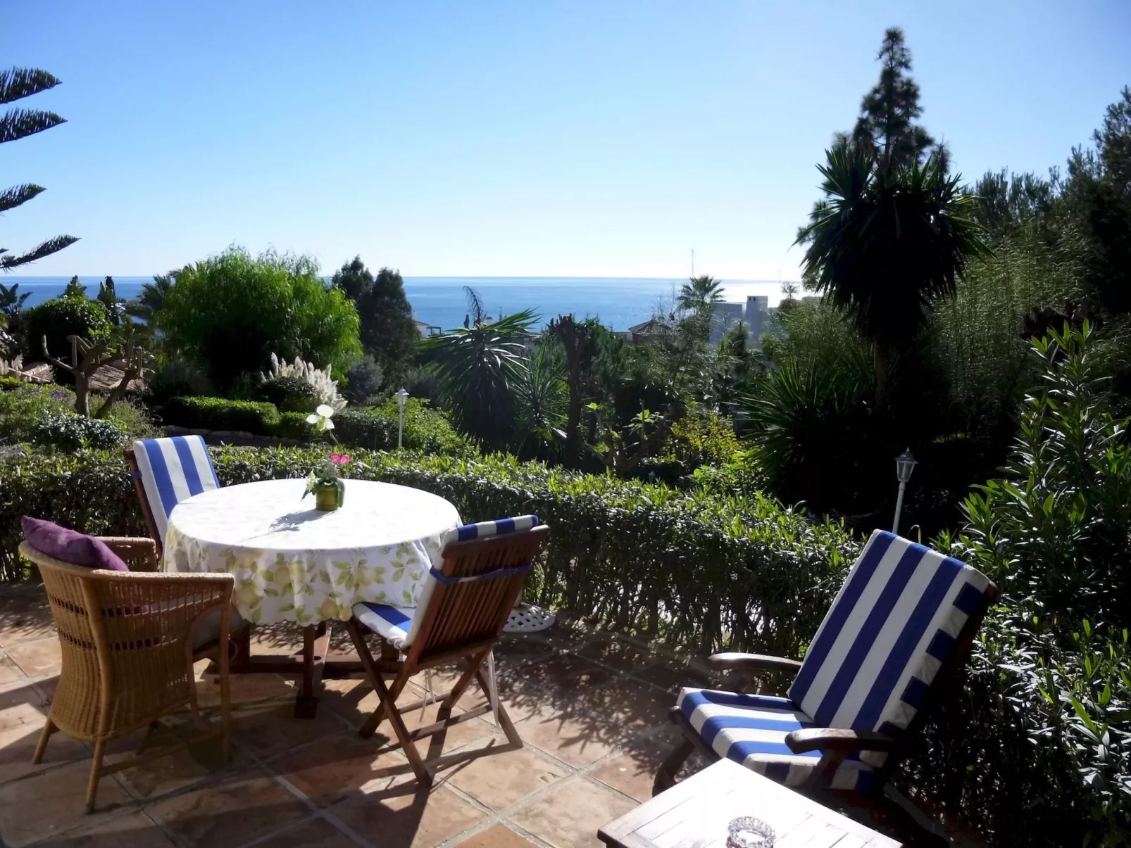 Gemütliches 1-Zimmer-Apartment mit eigener Terrasse-Draußen