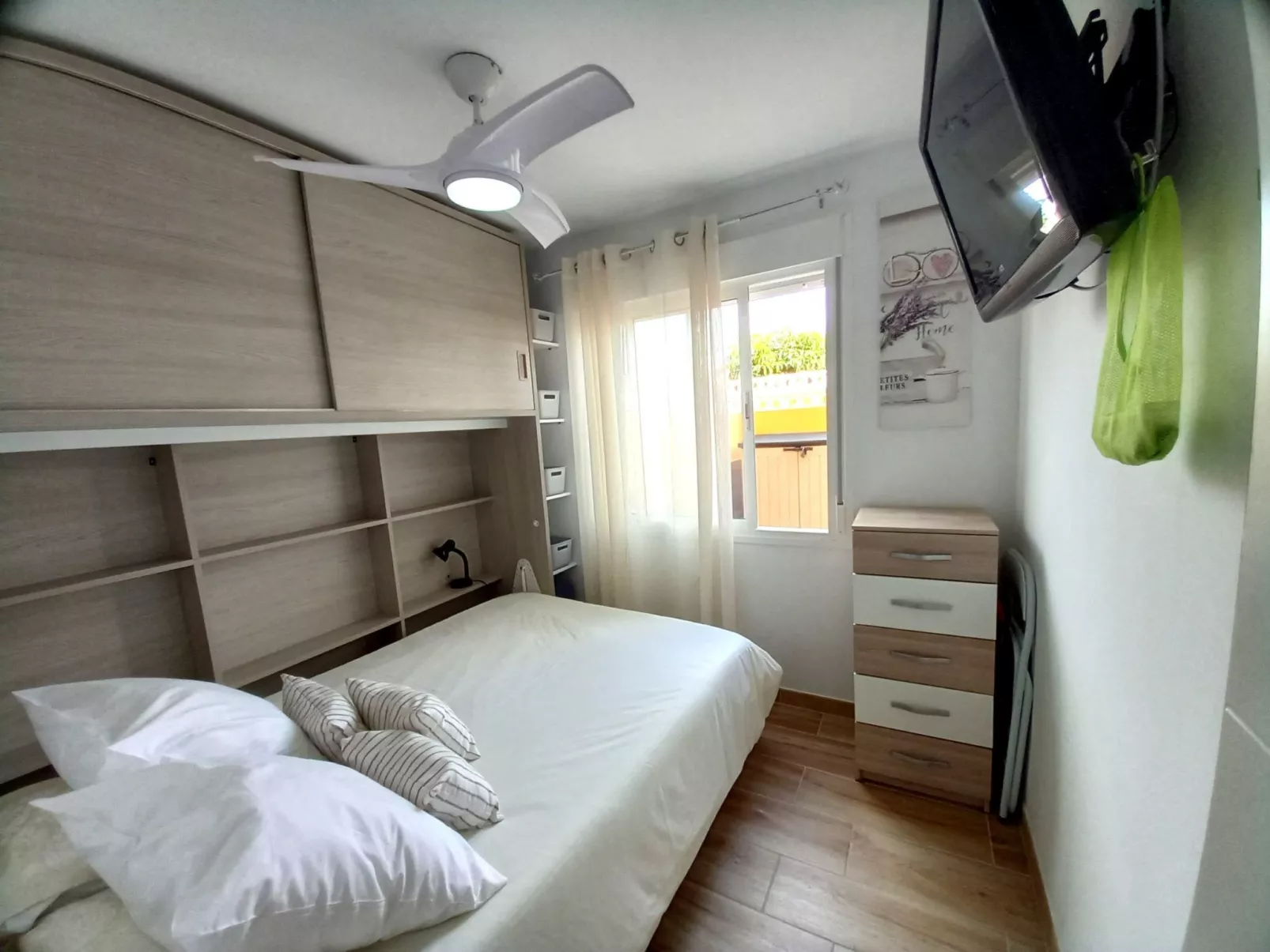 "Lagos de Miramar Deluxe-Drinnen