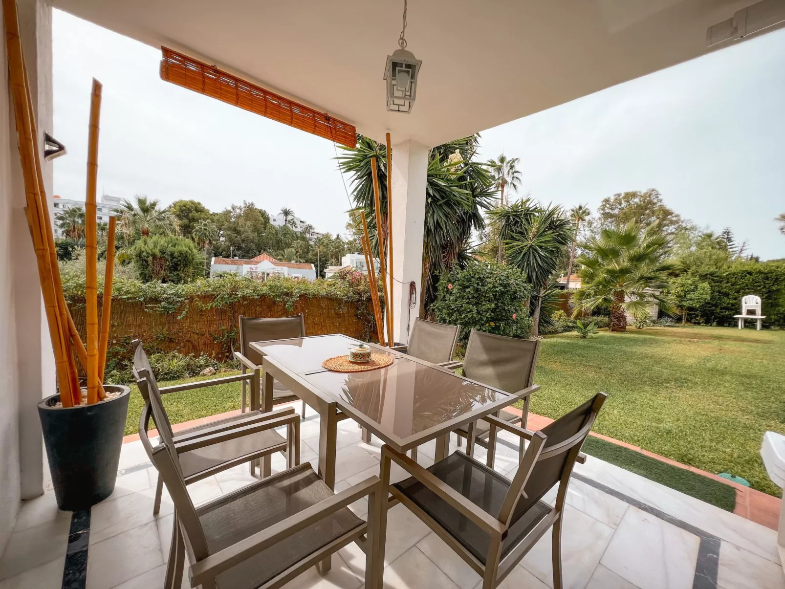 Schöne Villa, großer Pool und Garten-Inside