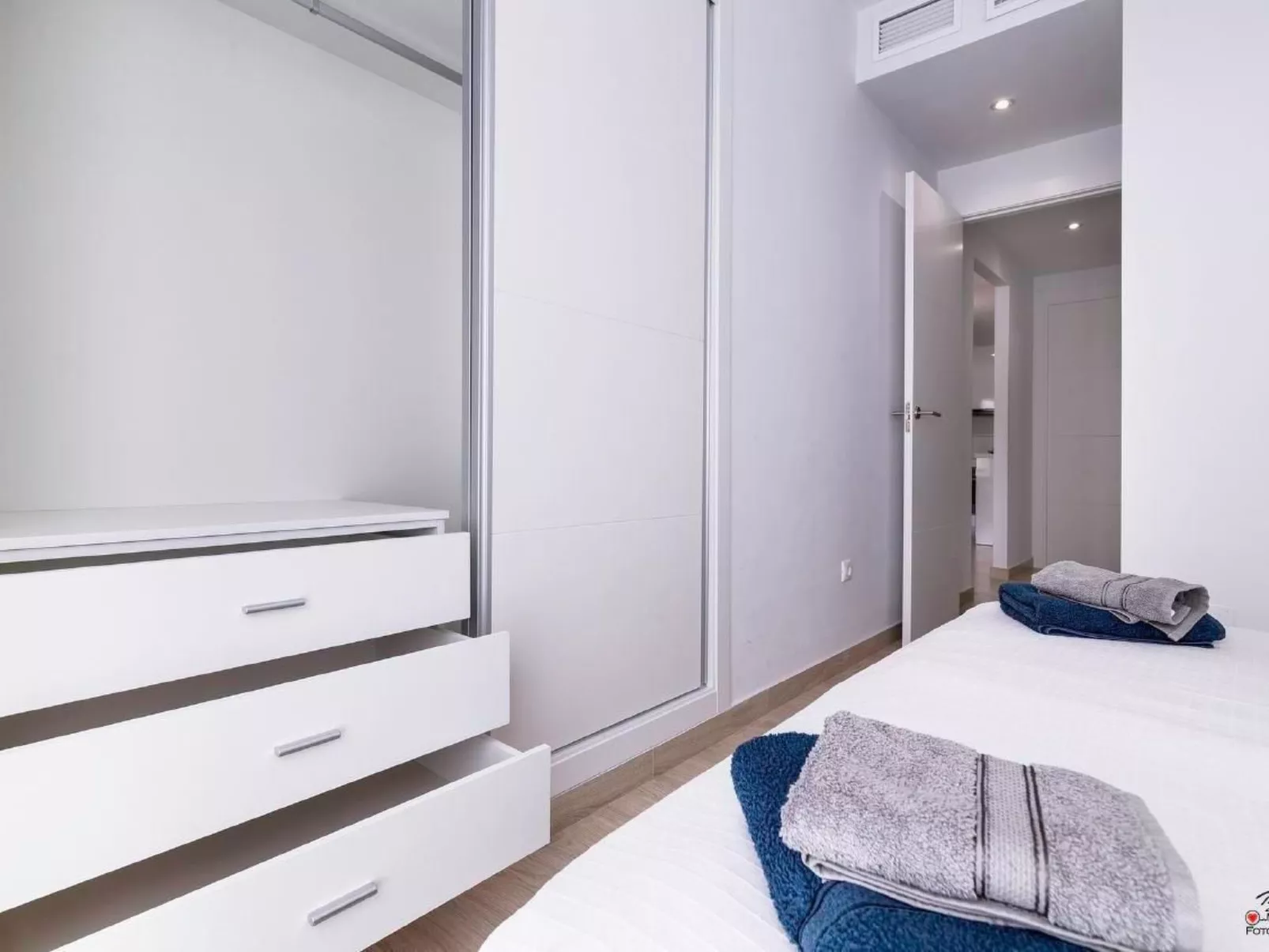 "Pinada Beach" mit Schwimmbad-Image-tags.info