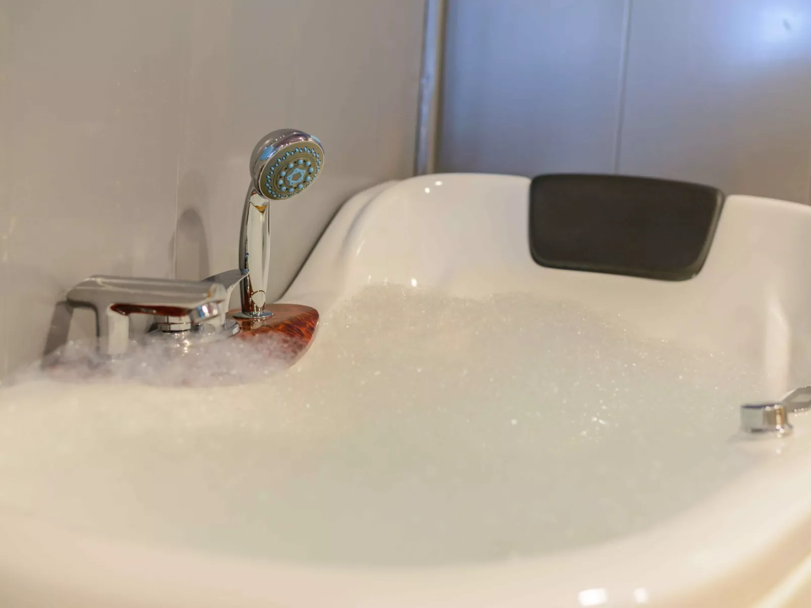 Spa-Spielzimmer mit Außen-Whirlpool und Schwimmbad-Inside