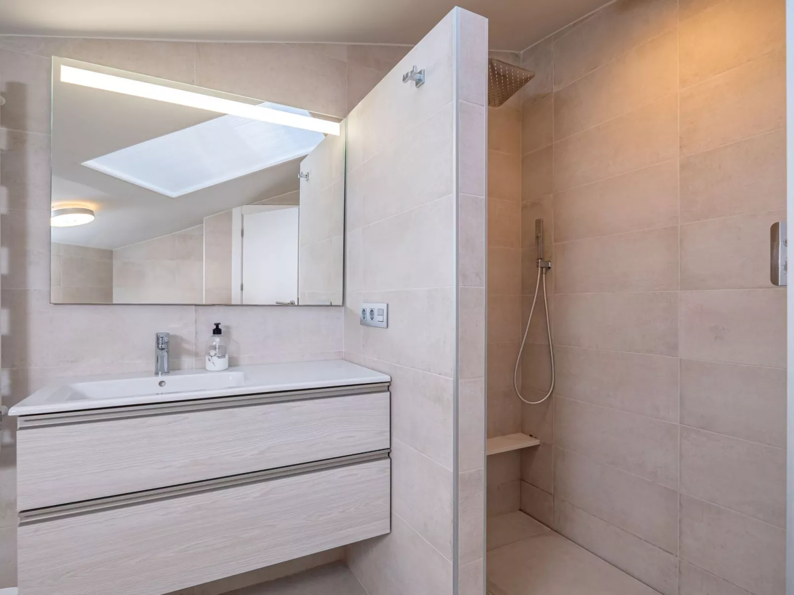 Costabravaforrent Marina, schöne Wohnung in erster Meereslinie-Dedans