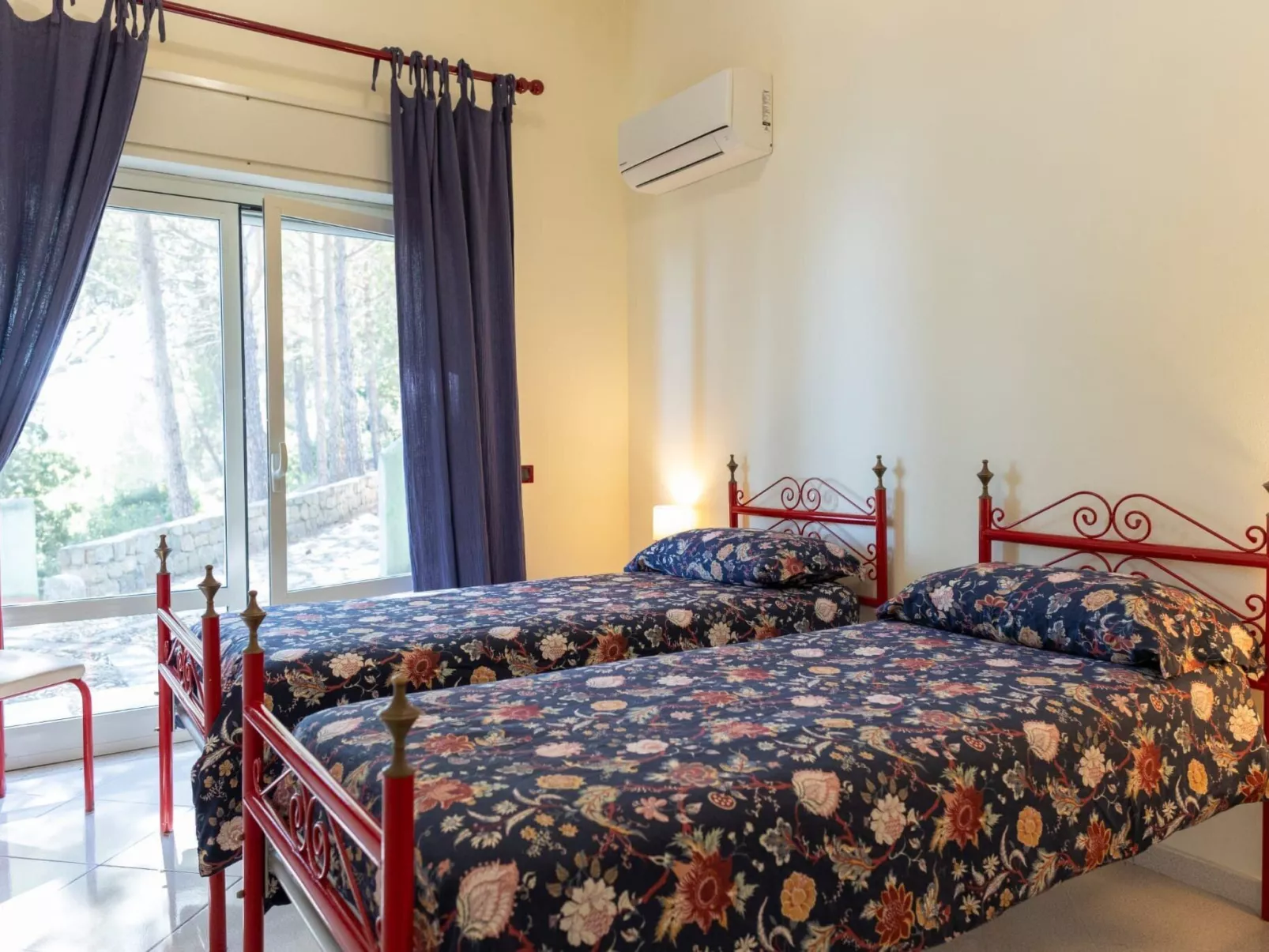 Für 10 Personen in Cefalù, Sizilien (Nordküste von Sizilien)-Image-tags.info