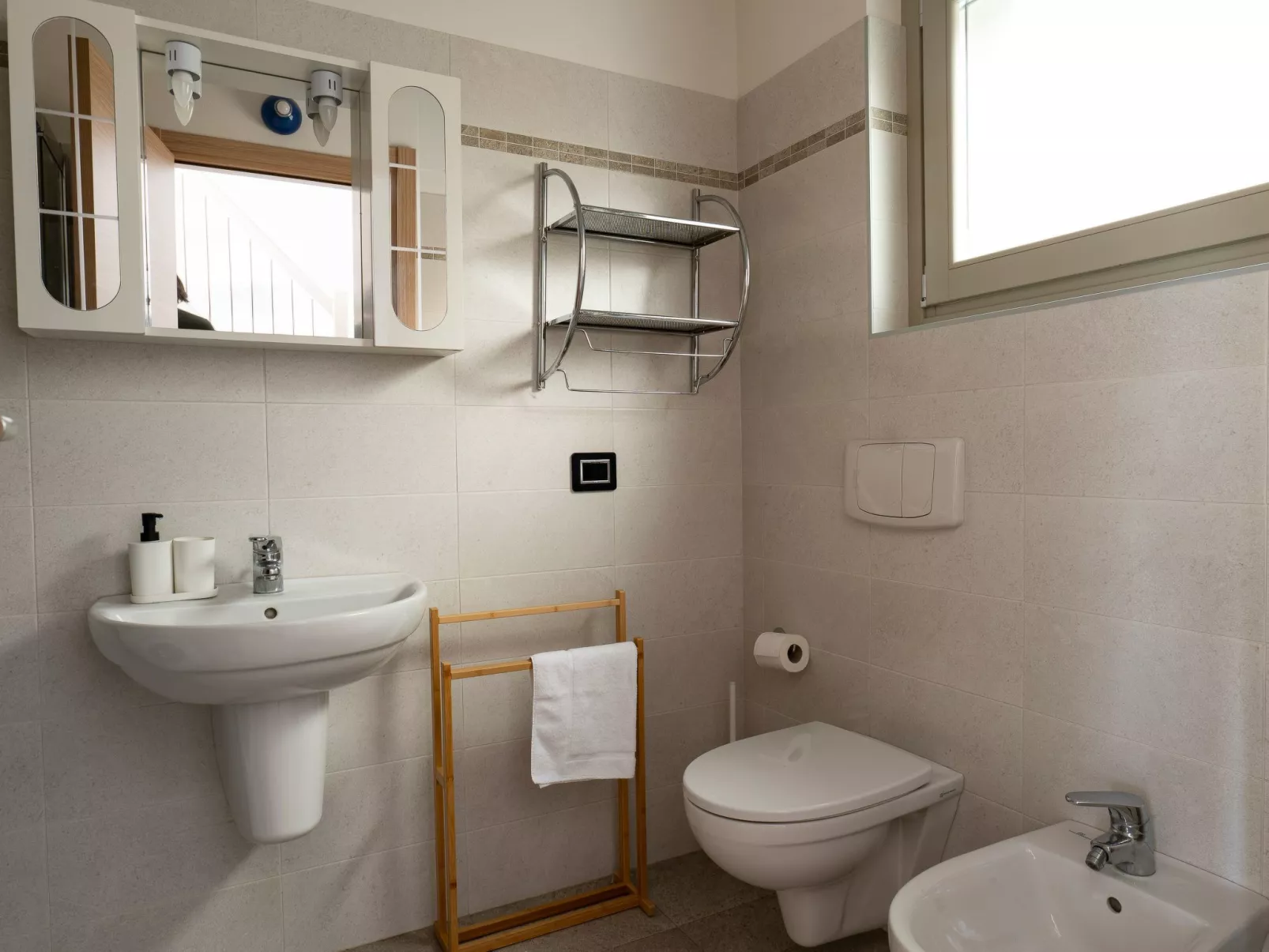 Cherubino 2", Dreizimmerwohnung mit Pool und Terrasse-Inside