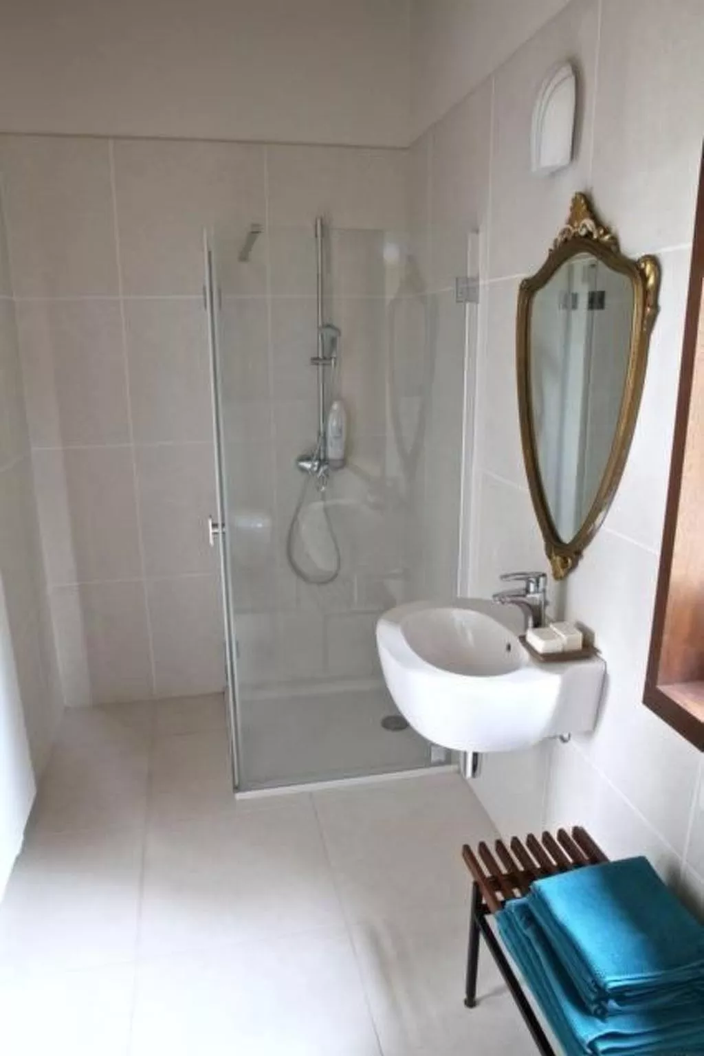 In Montescudaio mit Großem Garten-Drinnen