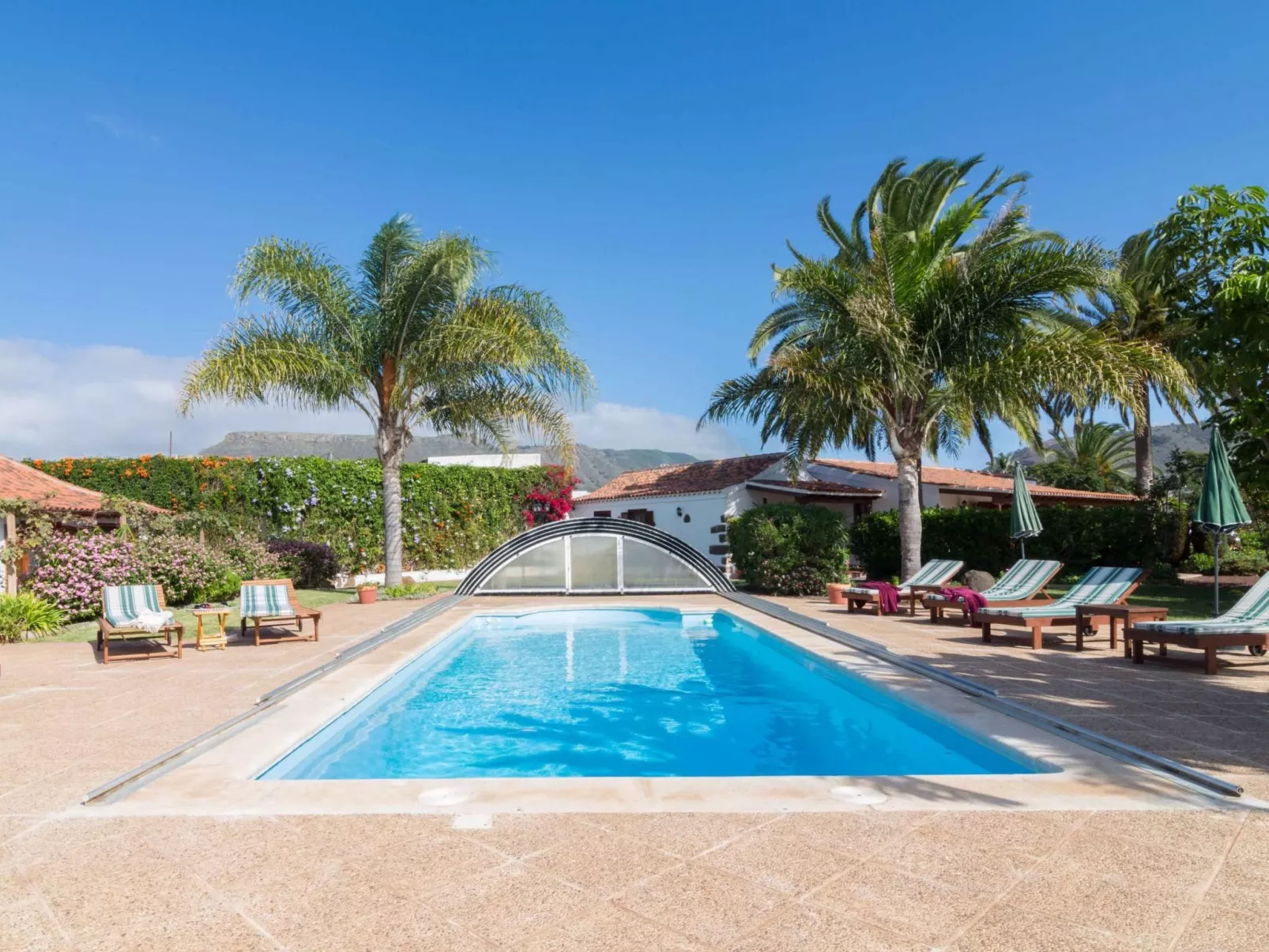 Romantisches Landhaus mit Pool-Outside