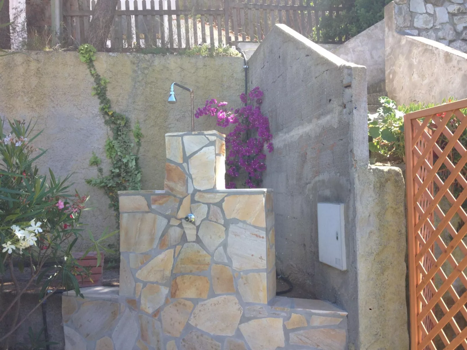 Gemütliches Appartement in Capoliveri mit Grill und Terrasse-Draußen