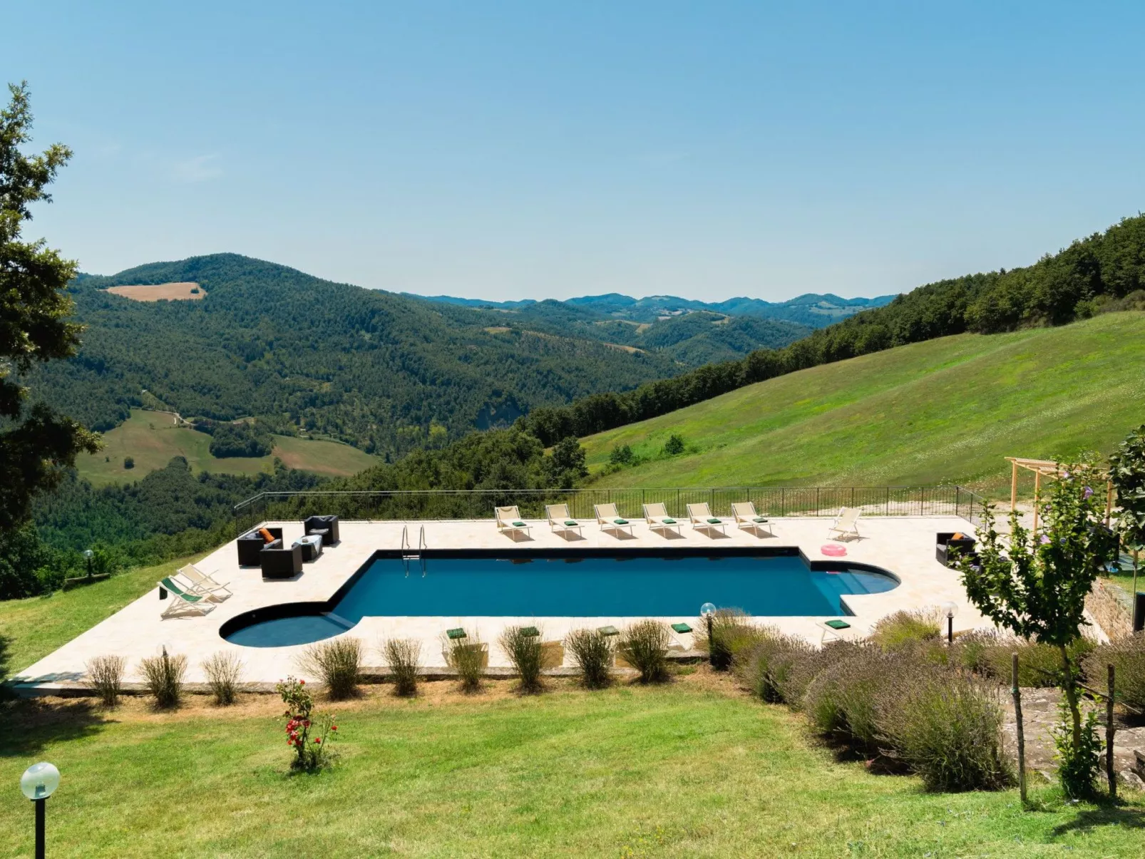 Ca Quattrocchi, Marcheholiday-Draußen