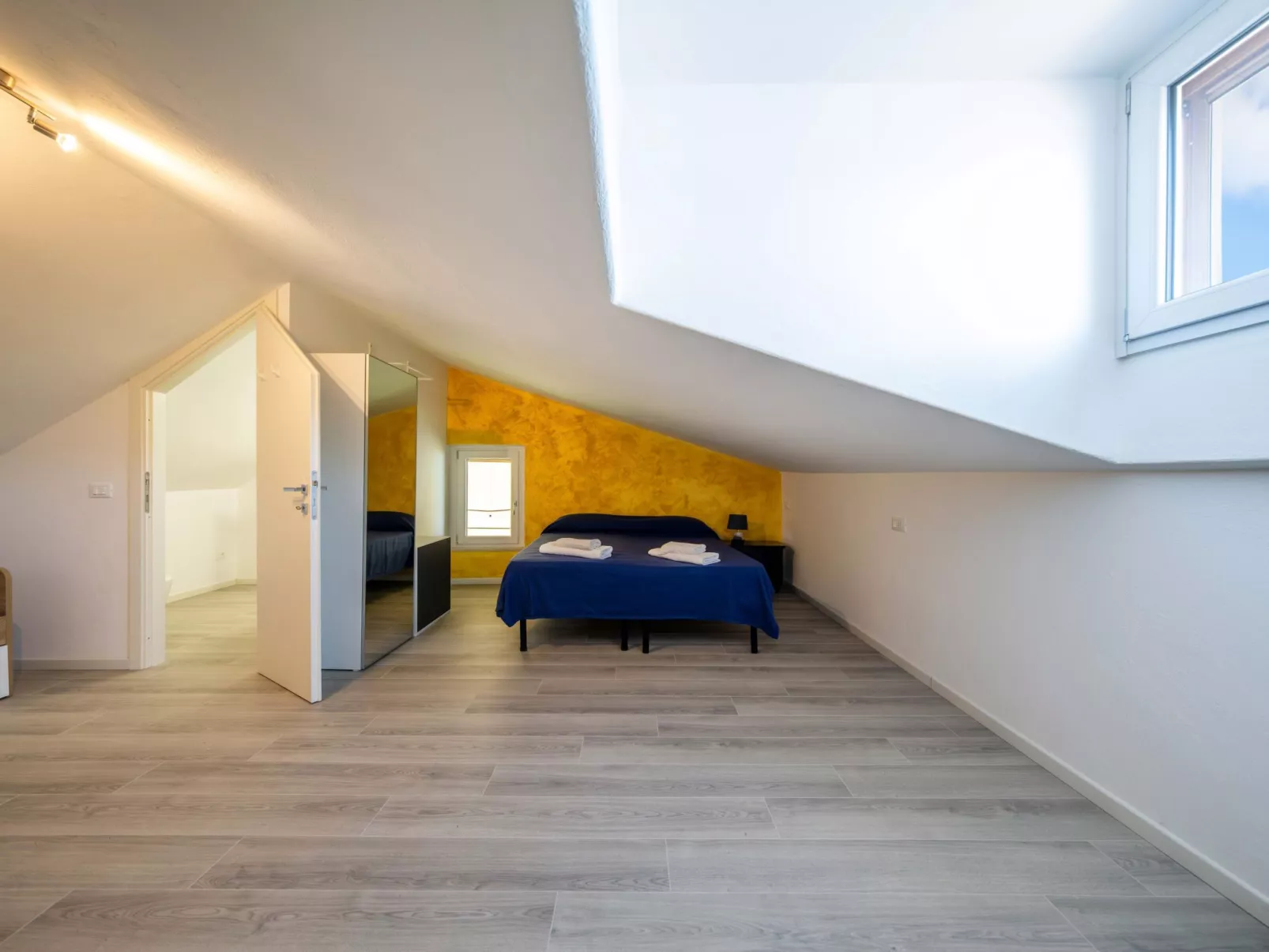 Privater Pool und herrlicher Seeblick-Drinnen