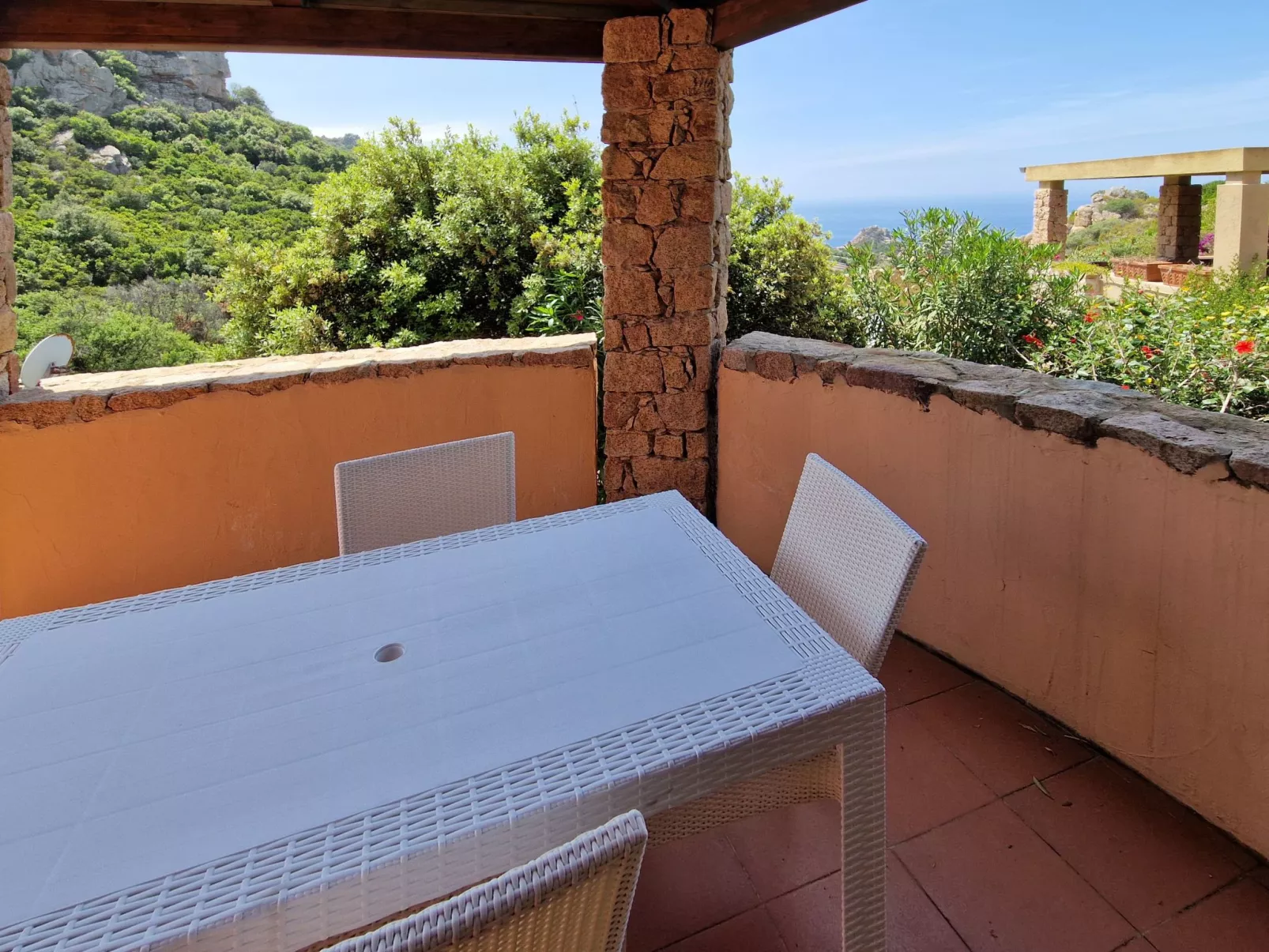 Dreizimmerwohnung mit Panoramablick in Costa Paradiso-Image-tags.info