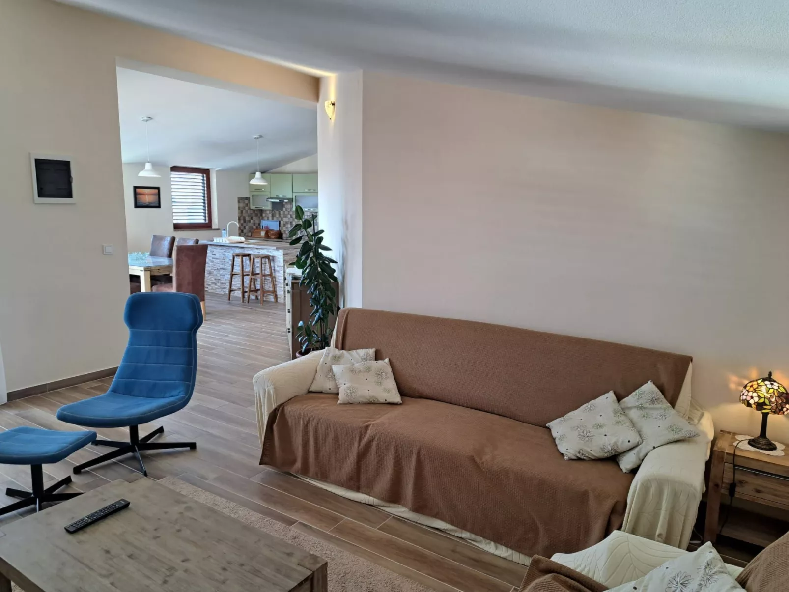 Apartment mit drei Schlafzimmern und Meerblick-Image-tags.info