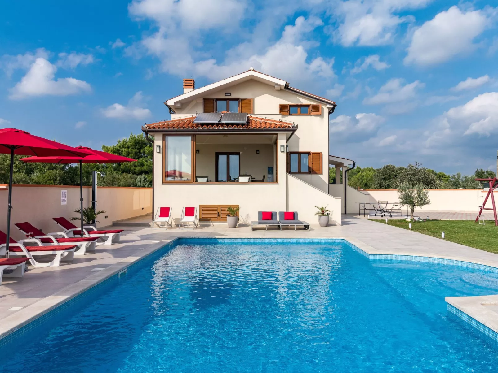 Nettes Ferienhaus in Pomer mit Privatem Pool-Dehors