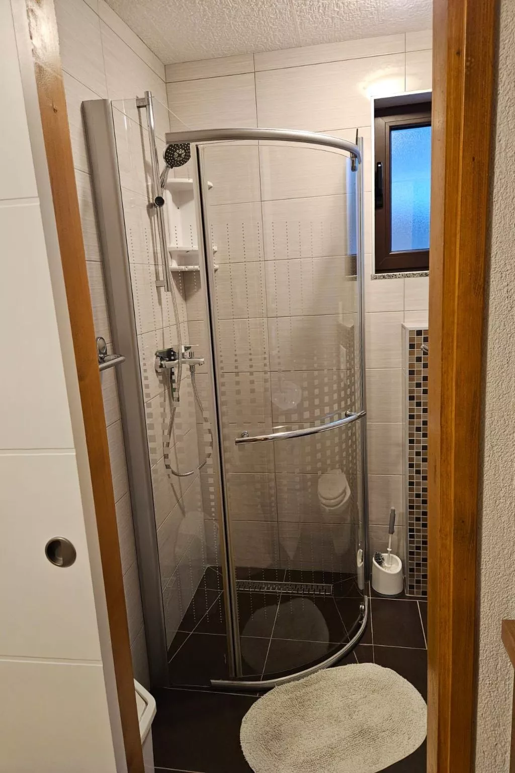 "Second" mit Terrasse-Drinnen