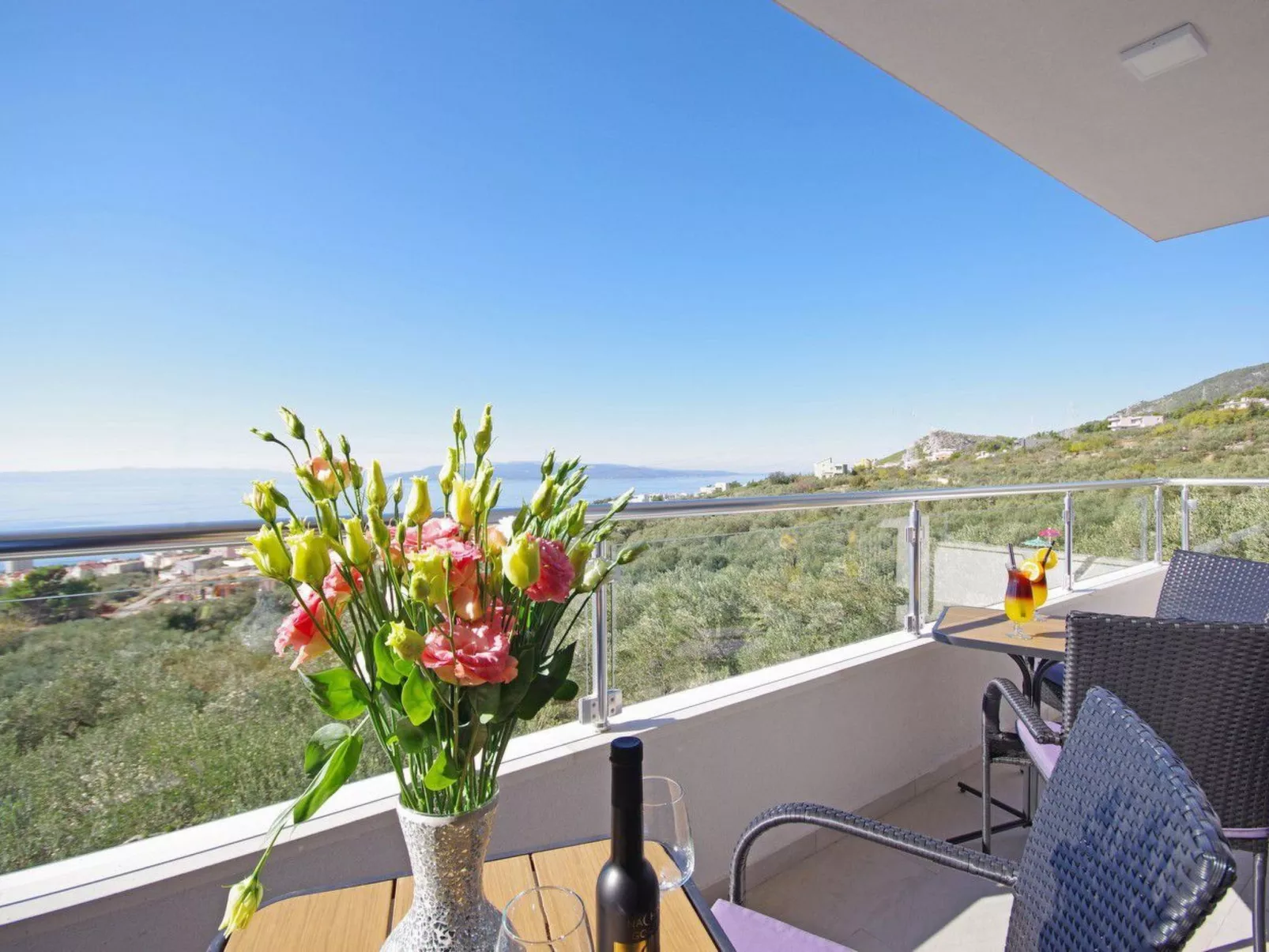 In Makarska mit Schöner Terrasse-Outside