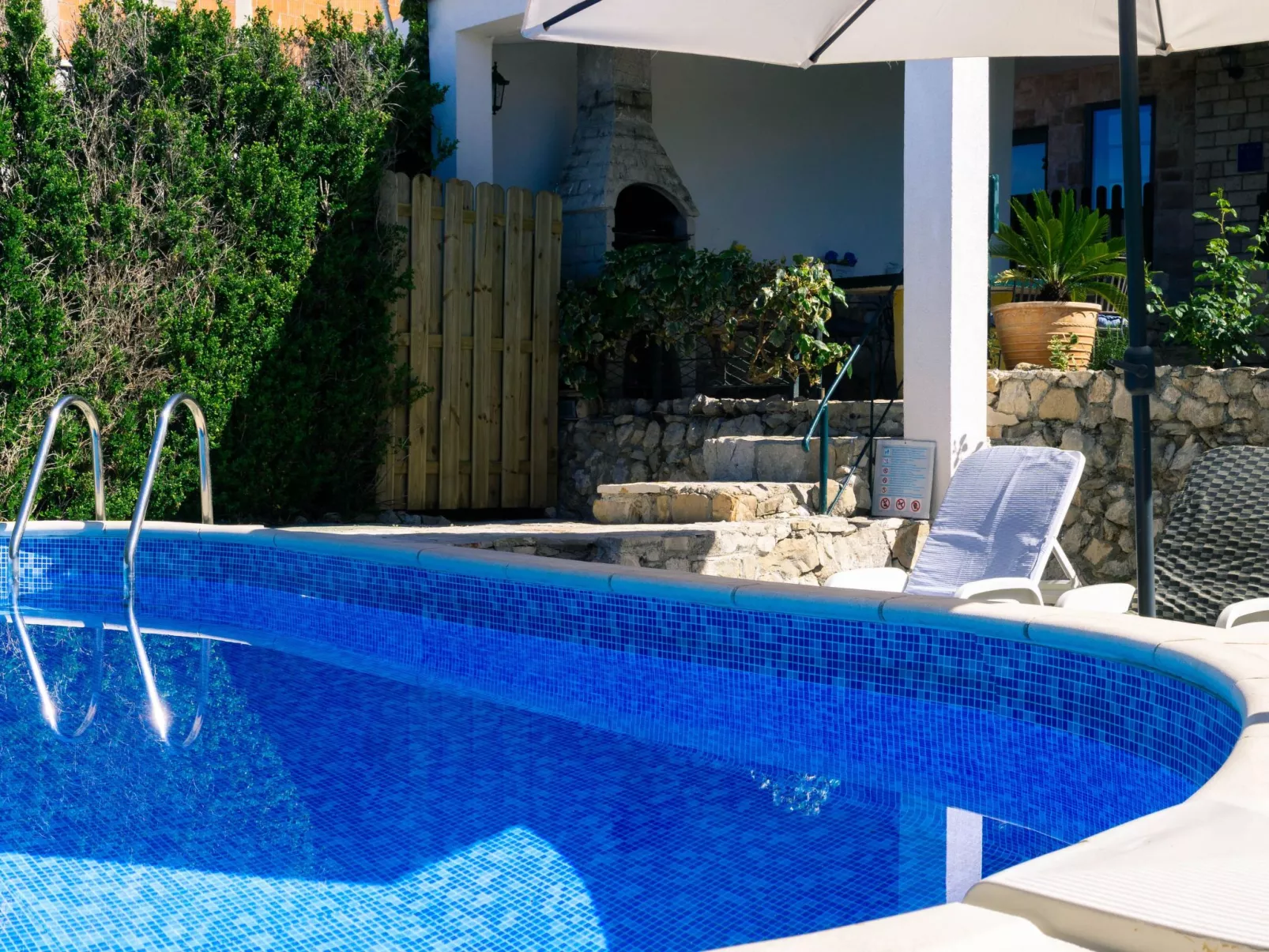 Schönes Haus in Makarska mit privatem Parkplatz-Draußen