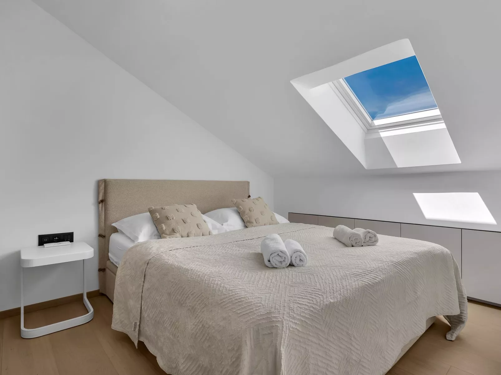 Penthouse Nikolina-50m to beach-Dedans