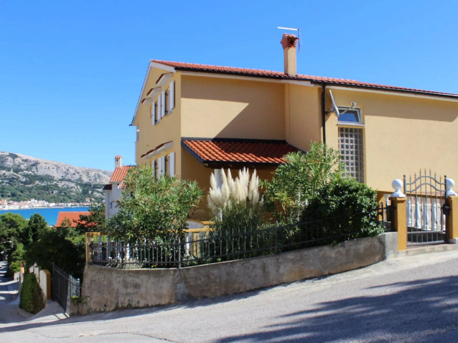 Wohnung in Baška mit Eigener Terrasse-Draußen