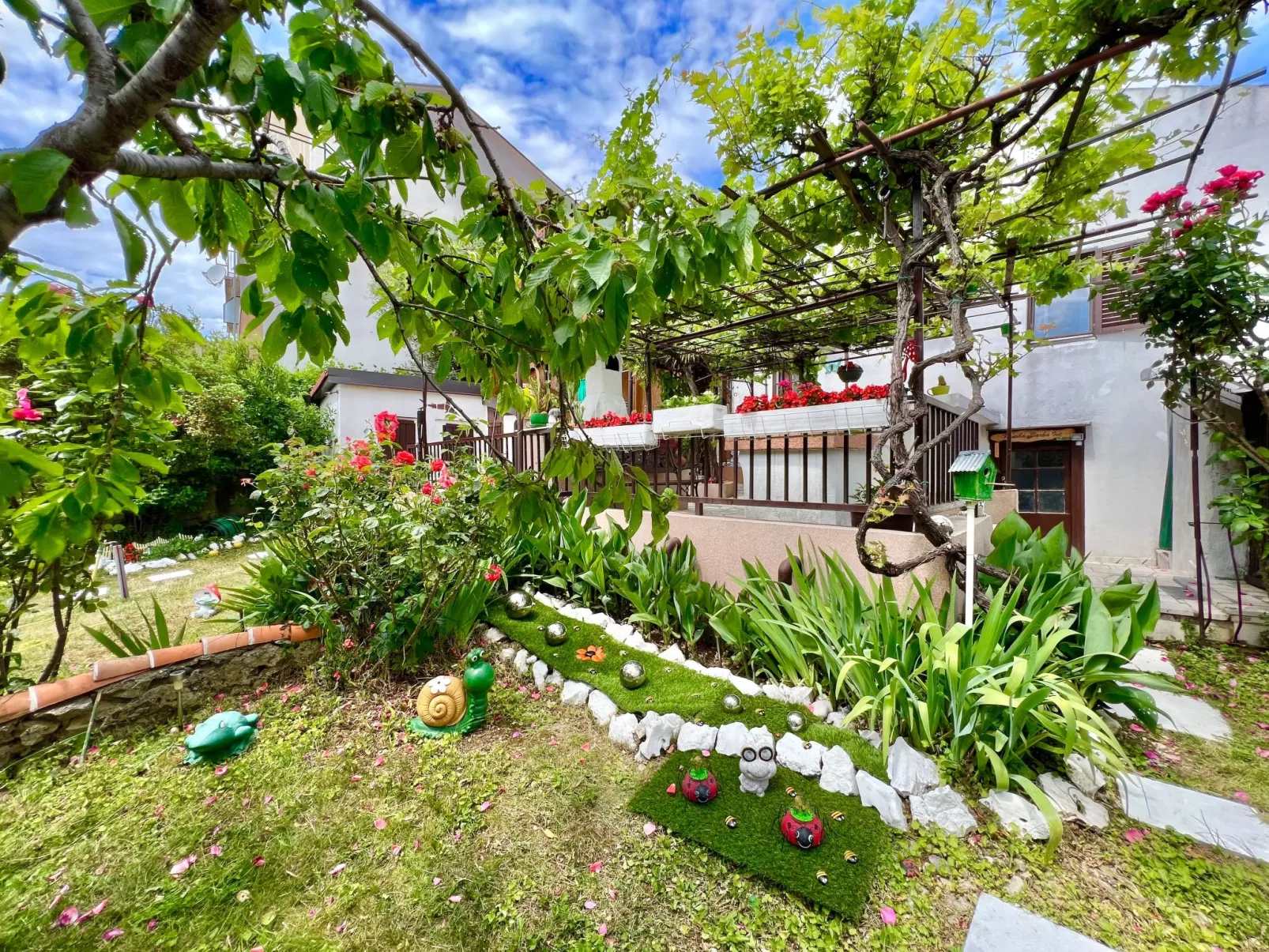 Mit eigenem Garten und Grill-Dehors