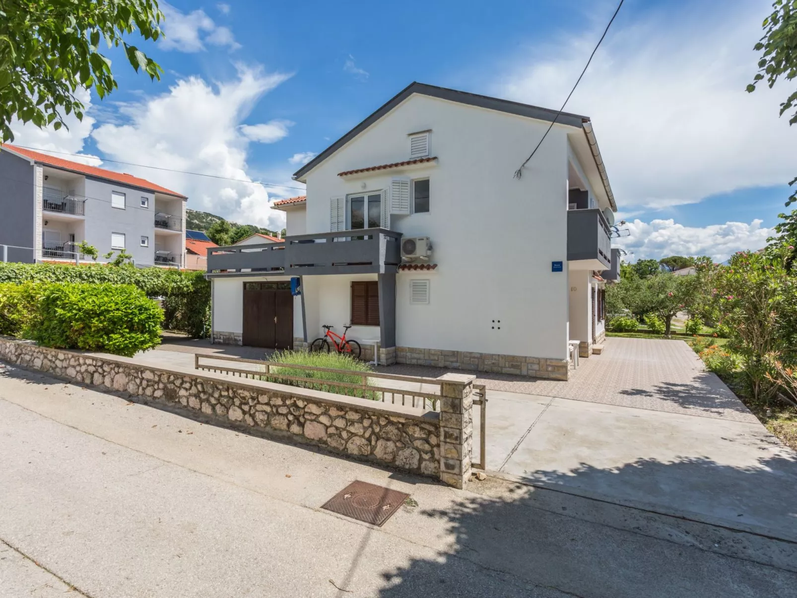 Charmantes Appartement in Baška mit Eigenem Balkon-Draußen