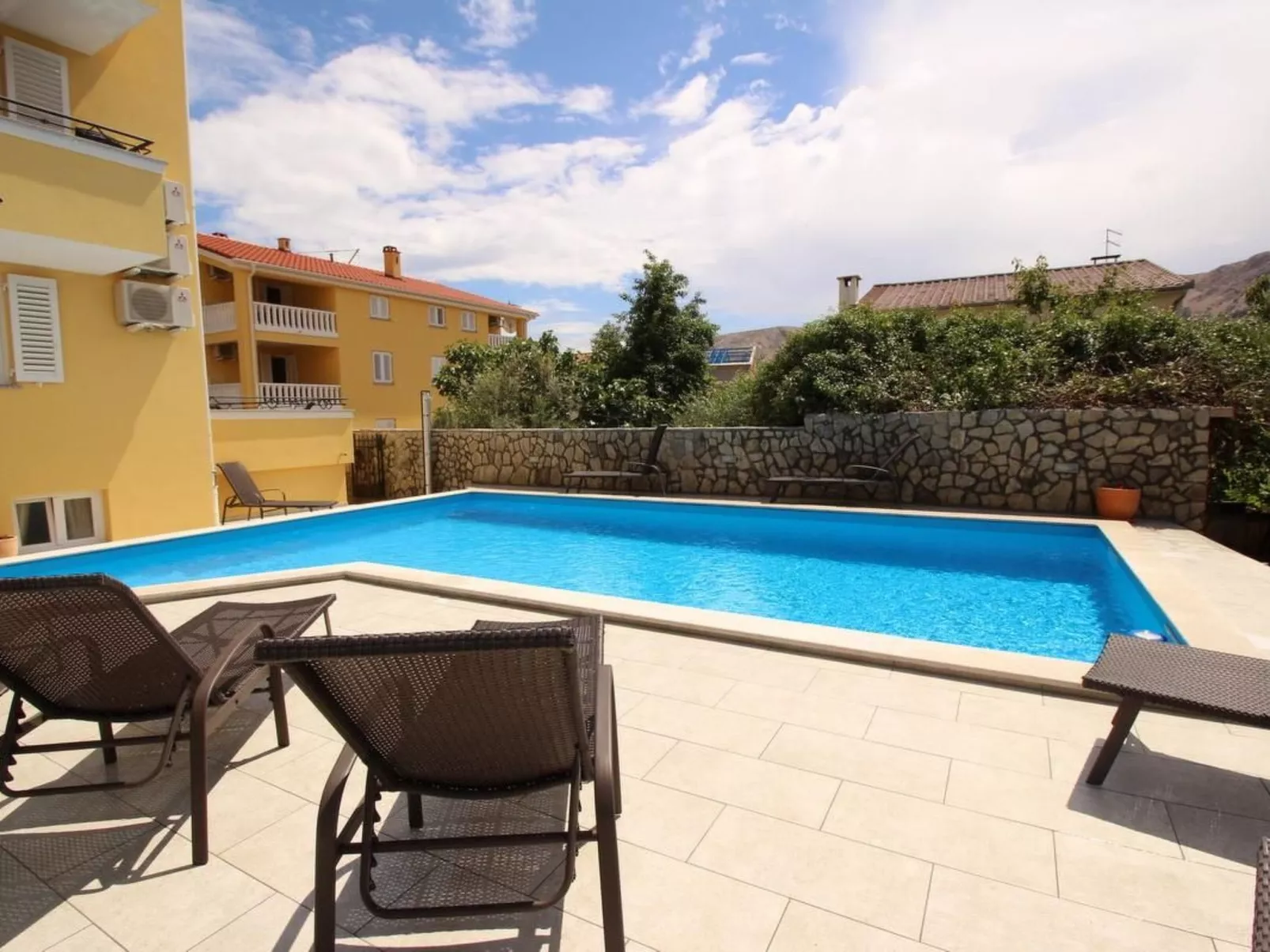 Gorica II A2+1 br.9-Outside