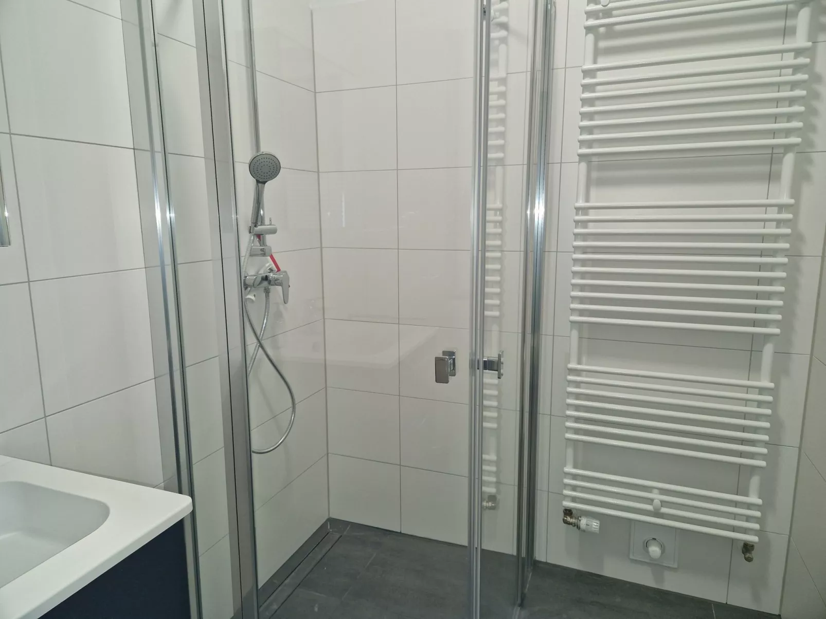 G28 Eingezäuntes Ferienhaus mit Infrarotkabine-Drinnen