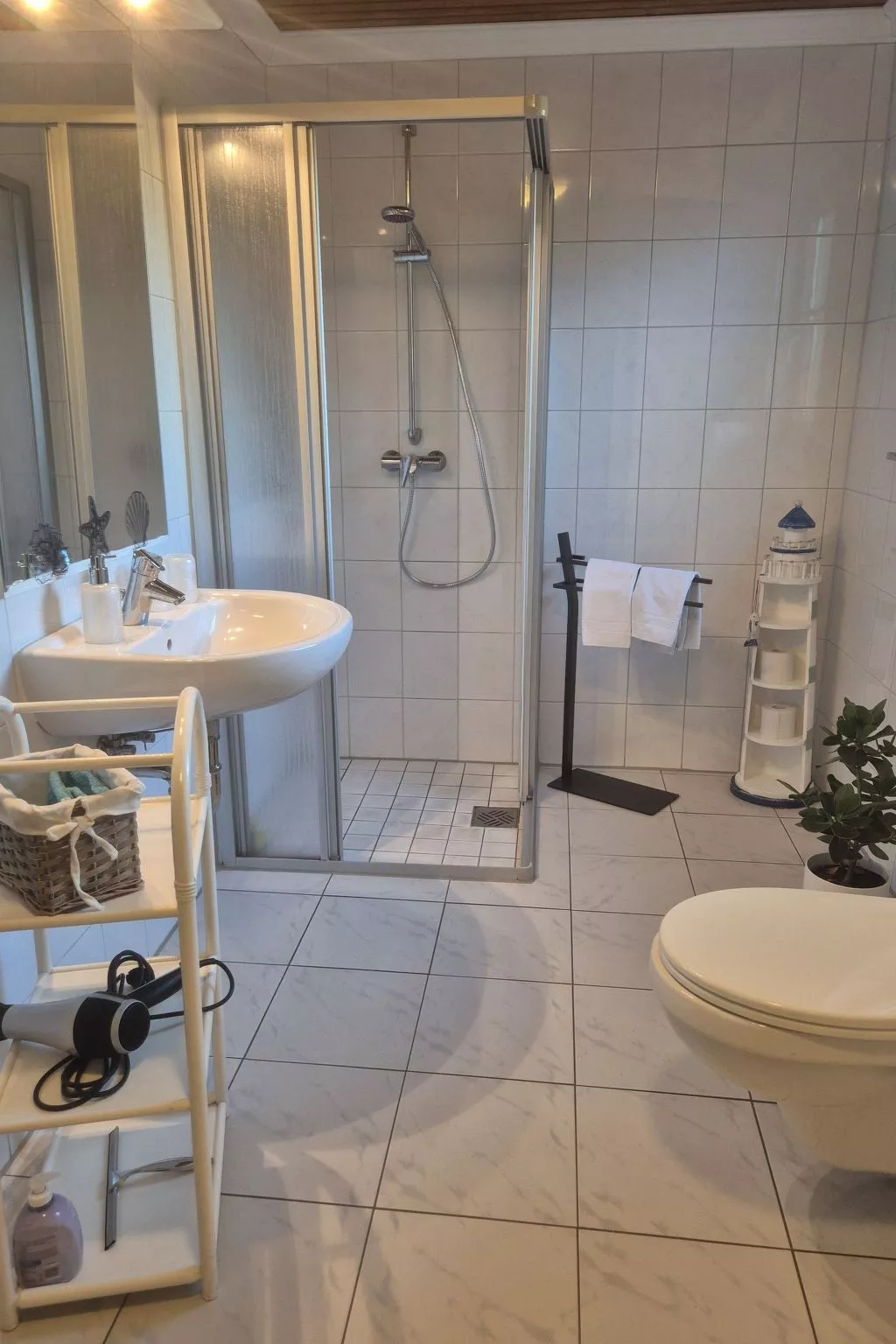 Mit Wintergarten und Garten am Deich-Inside