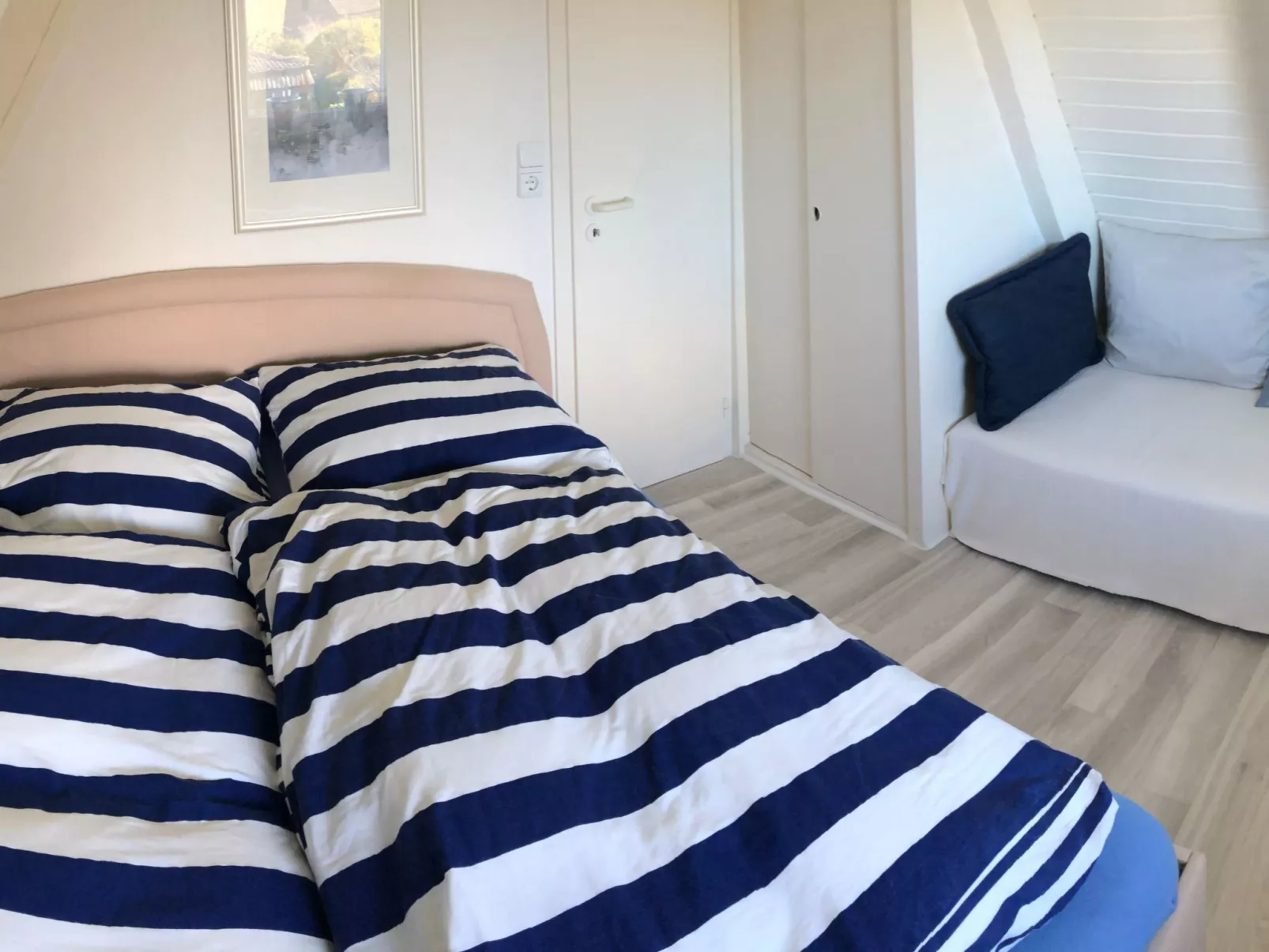 Nurdachhaus in Burhave mit Garten-Inside