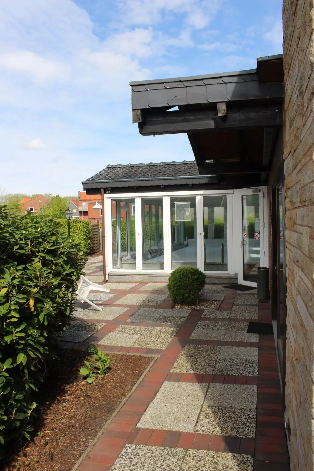 Geräumige Ferienwohnung in Burhave mit Grill, Garten und Pool-Draußen