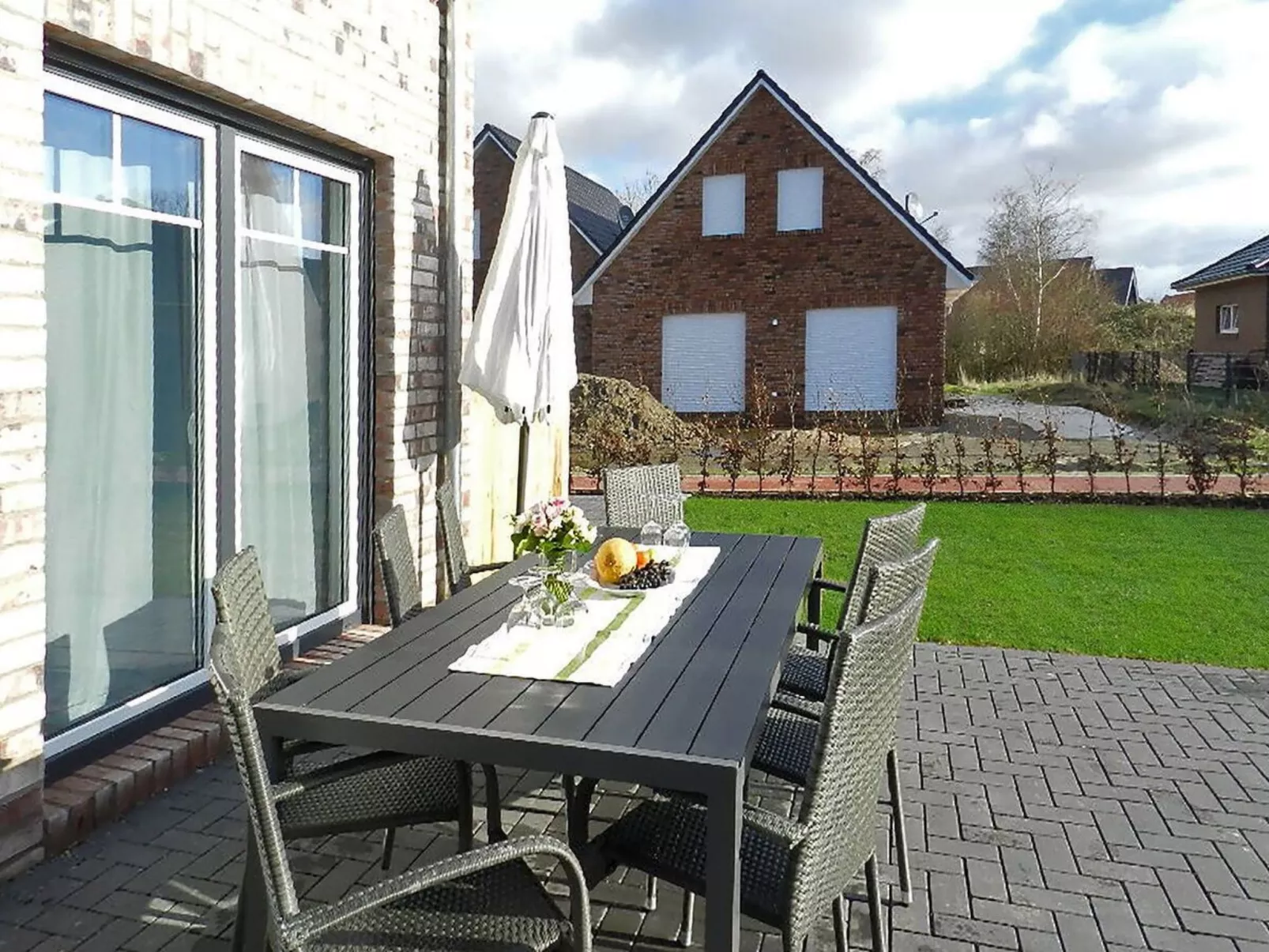 In Burhave mit Großer Terrasse-Outside