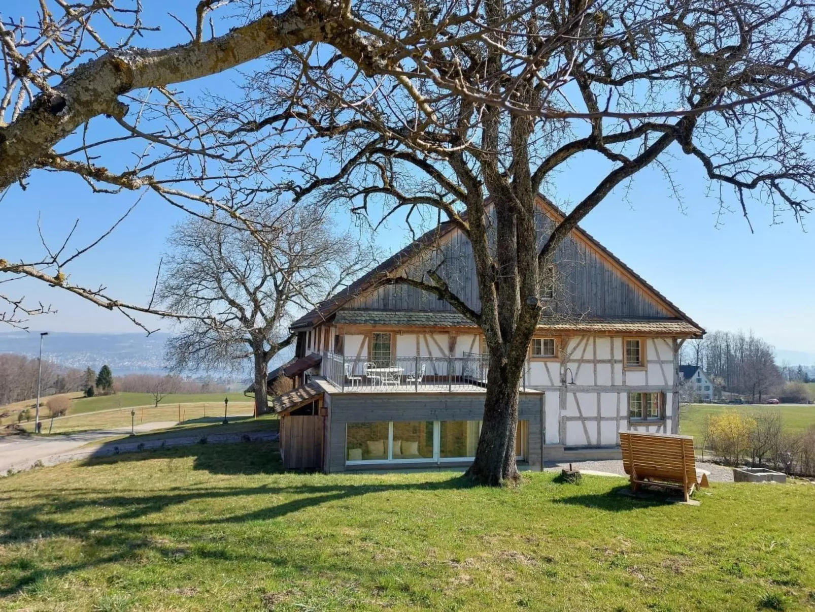 Historisches Riegel-Doppelbauernhaus-Outside
