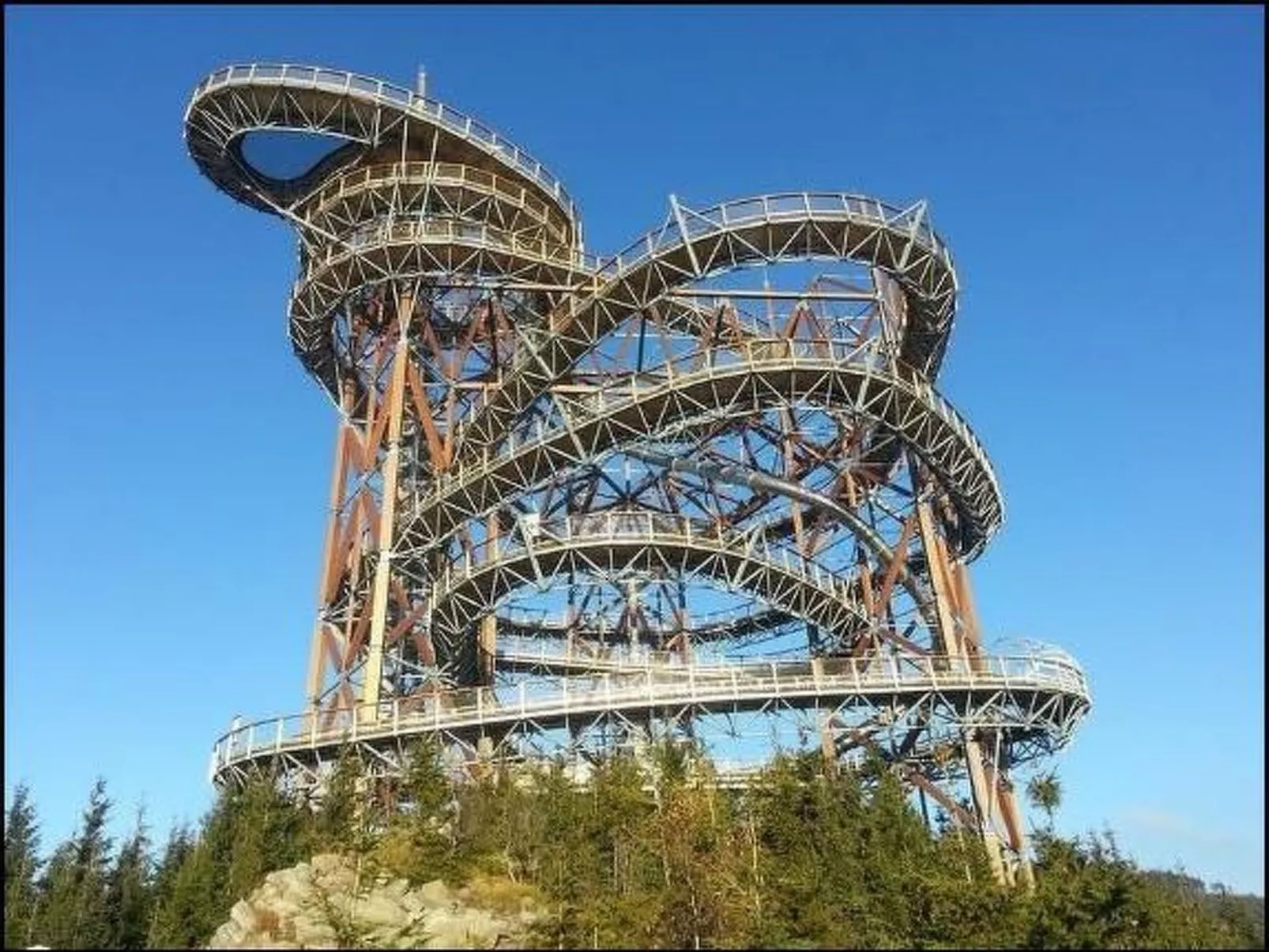 Chalet "Chestnut cottage" in den Bergen.-Draußen