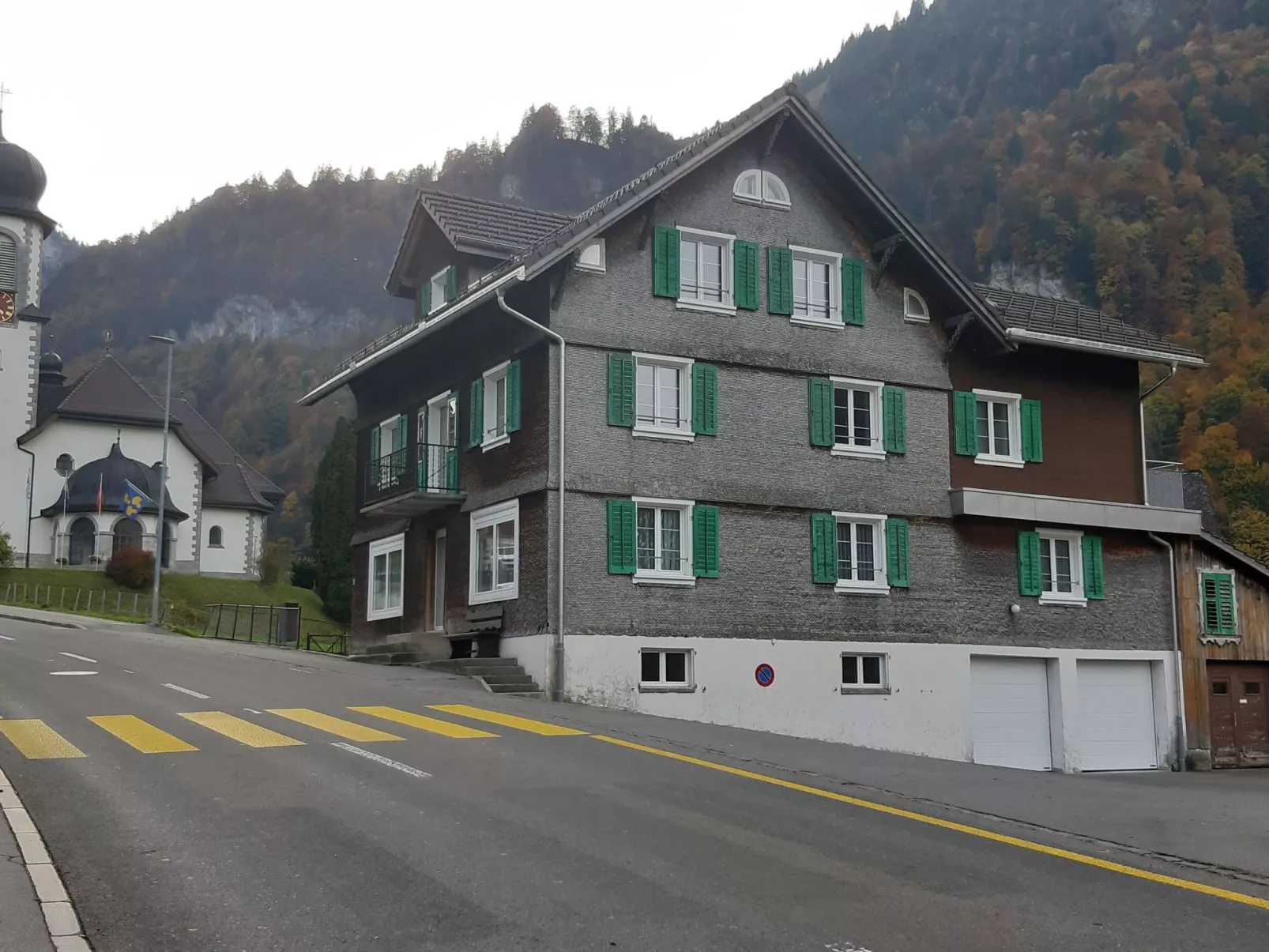 3.5 Zi-DachWohnung-Draußen