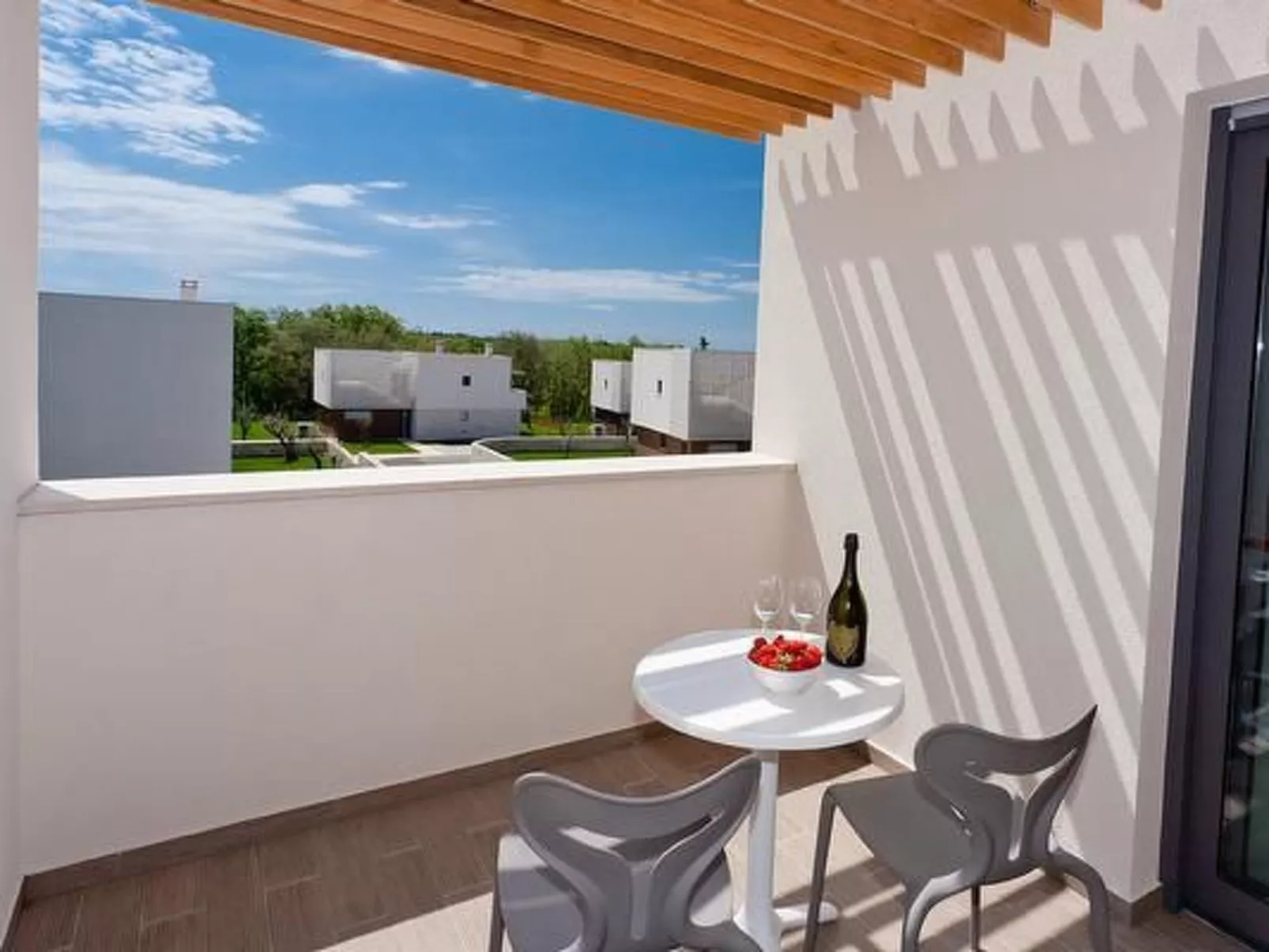 Designvilla mit Dachterrasse und Panoramablick-Outside