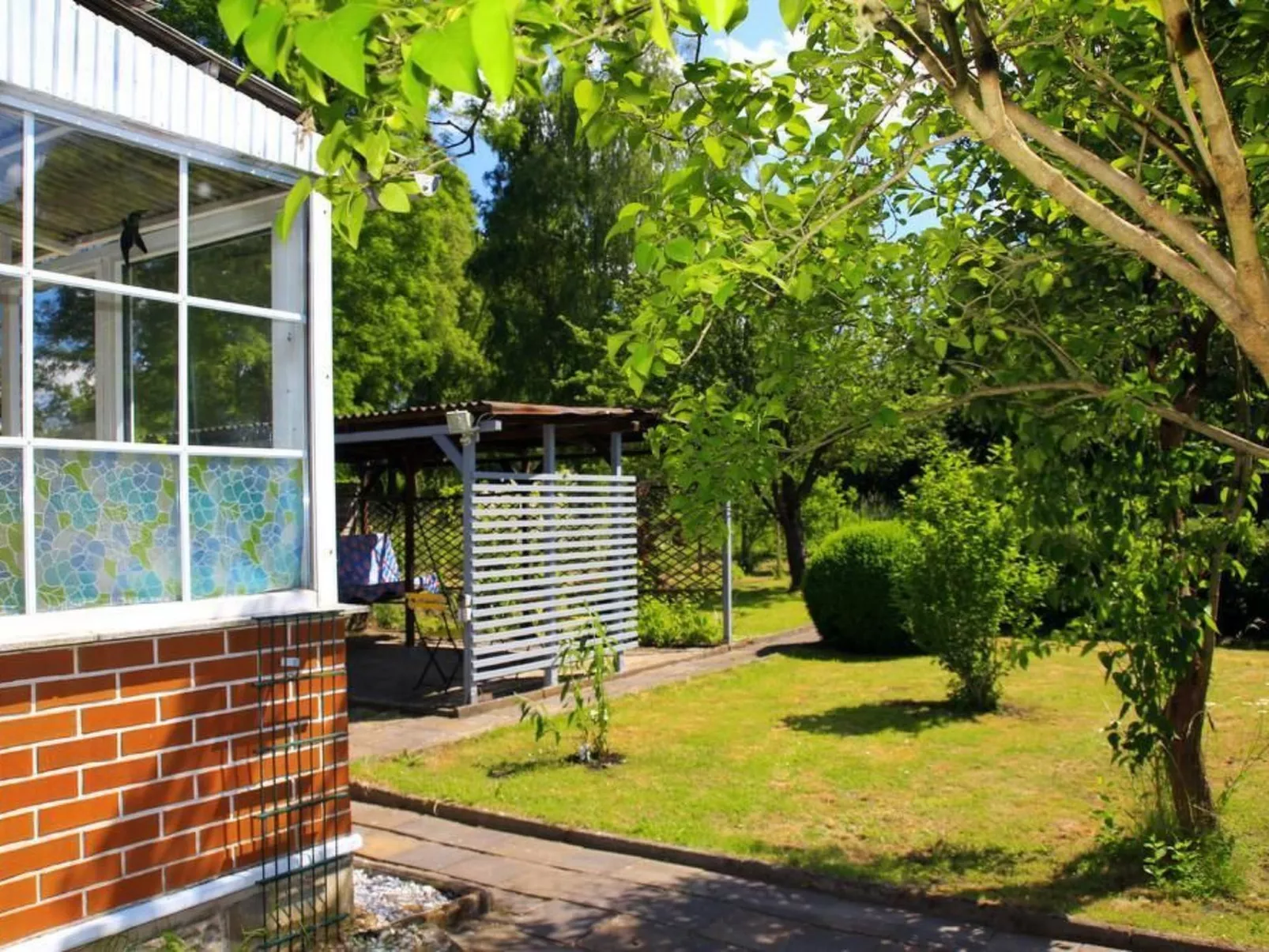 In Storkow mit Schönem Garten-Draußen
