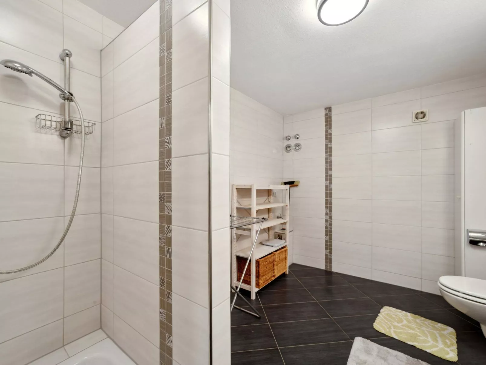 Home of Family-Drinnen