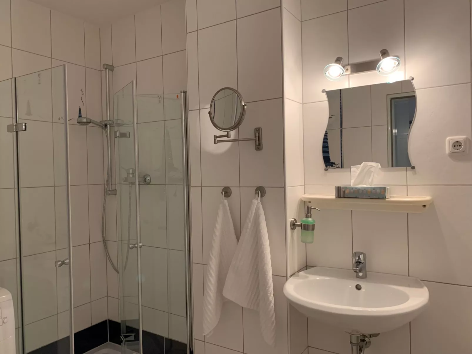 Elbe-Ferienwohnung mit Terrasse nah am Zentrum-Drinnen