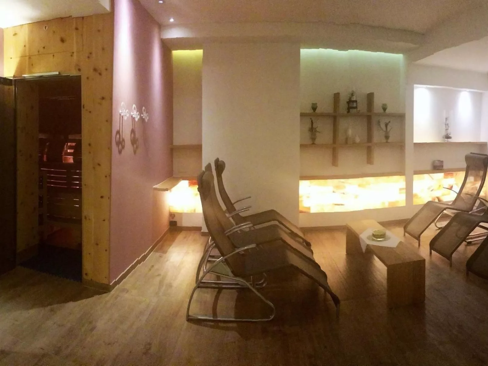 Thermen Apartment-Inside