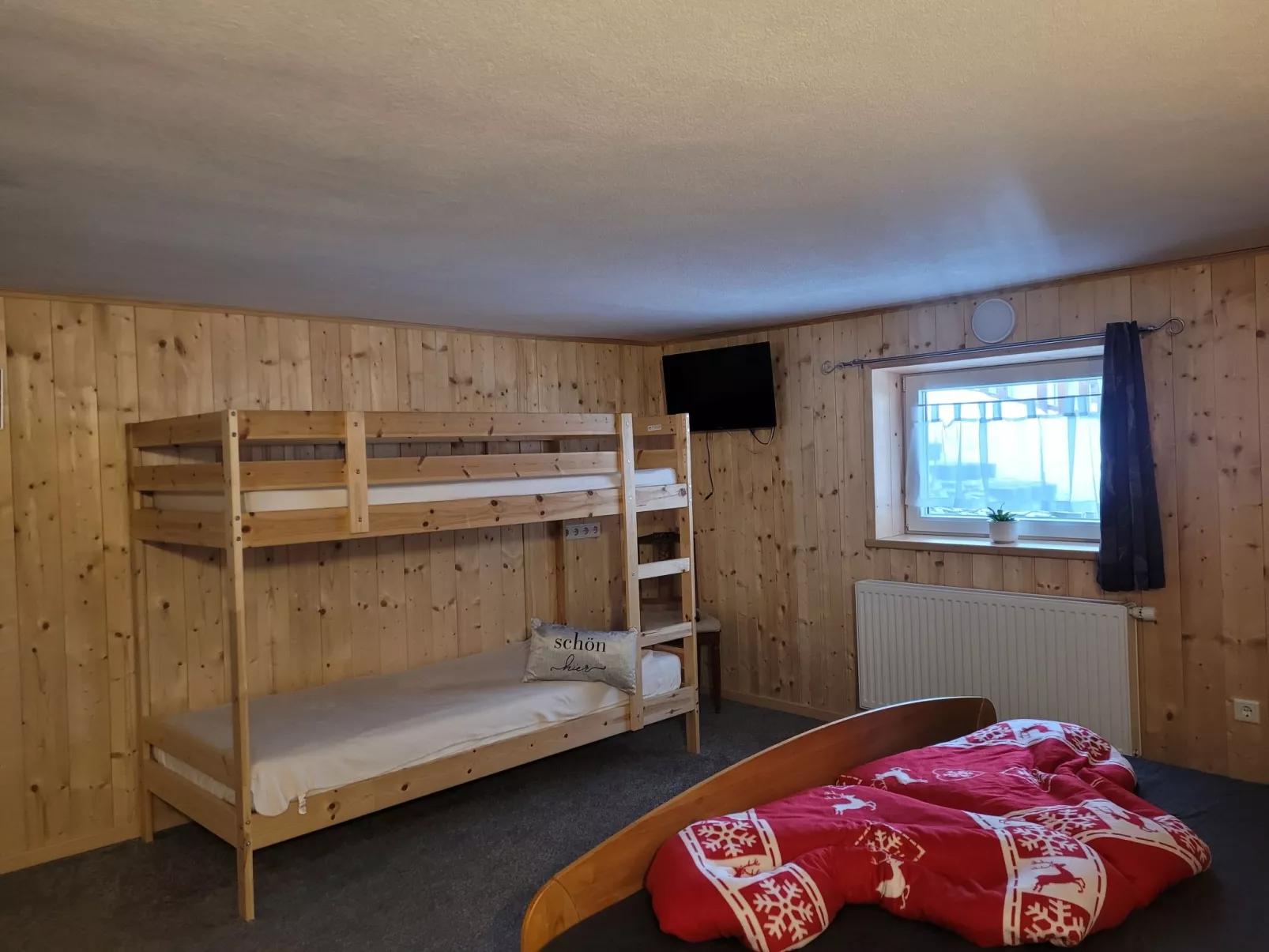 Bergwiese mit Balkon-Inside