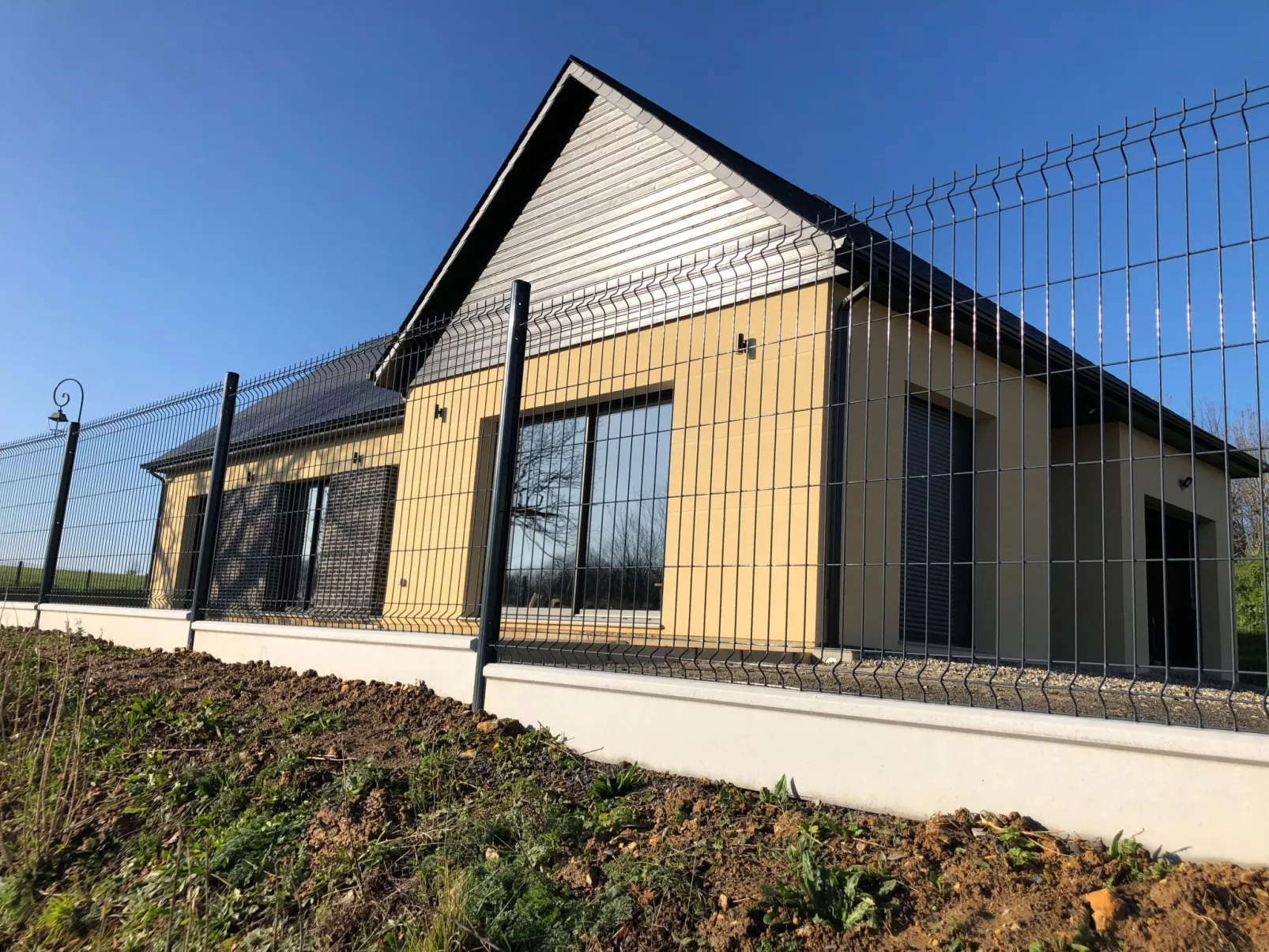 L Atelier Veulais-Outside