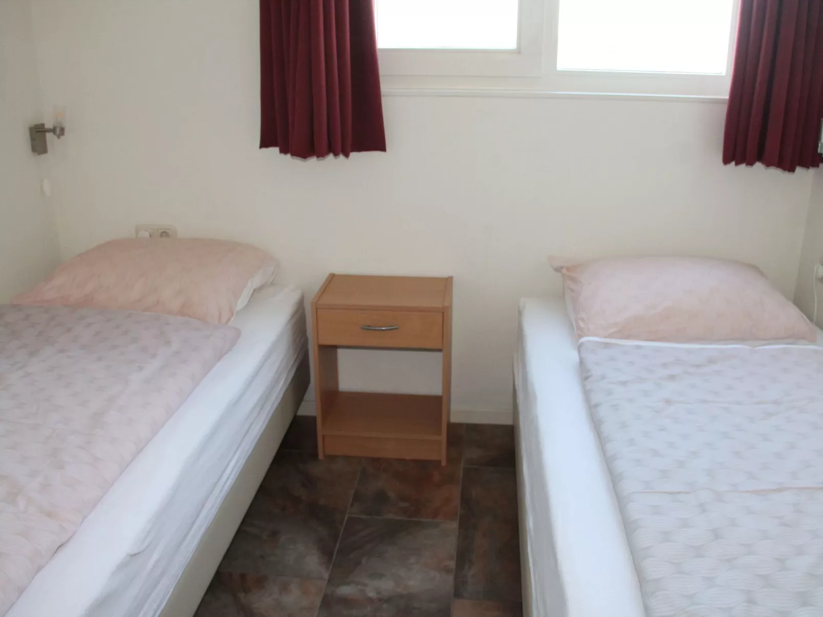 Boot "De Frijheit" mit Blick auf das Wasser-Dedans