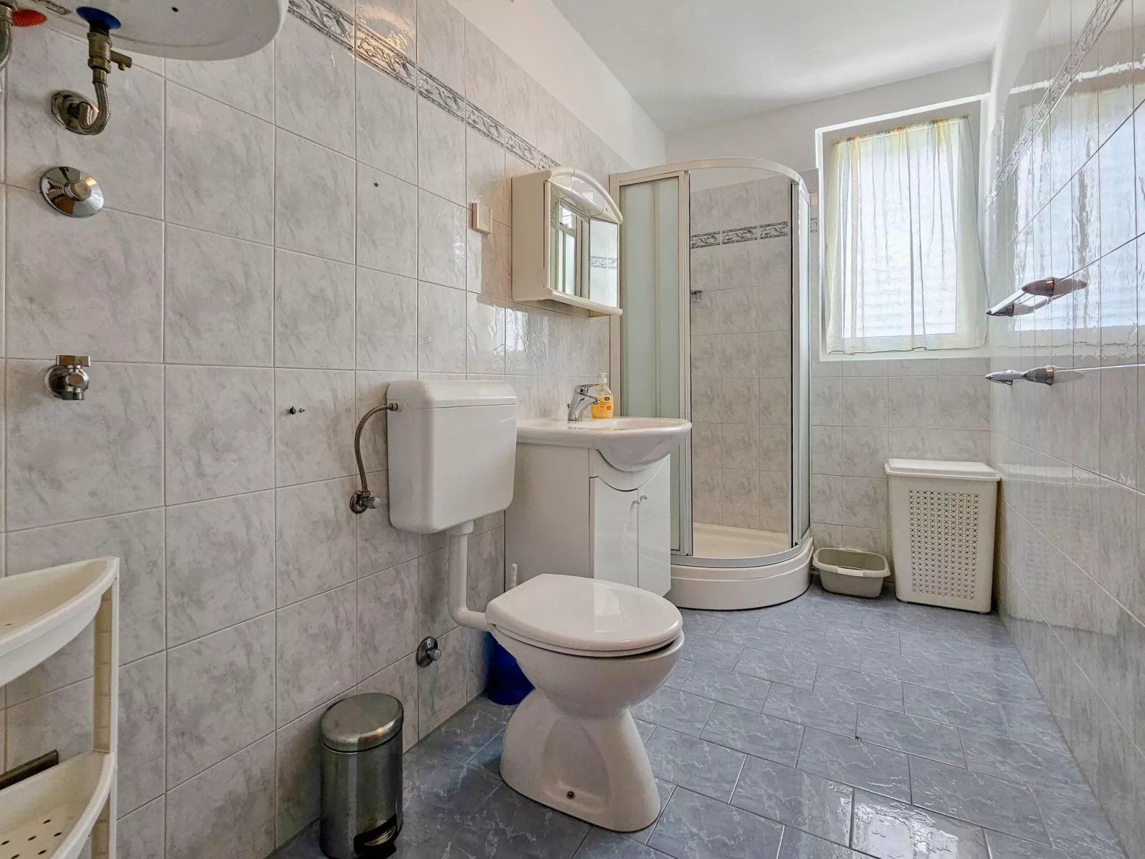 "Olga" mit Balkon-Drinnen