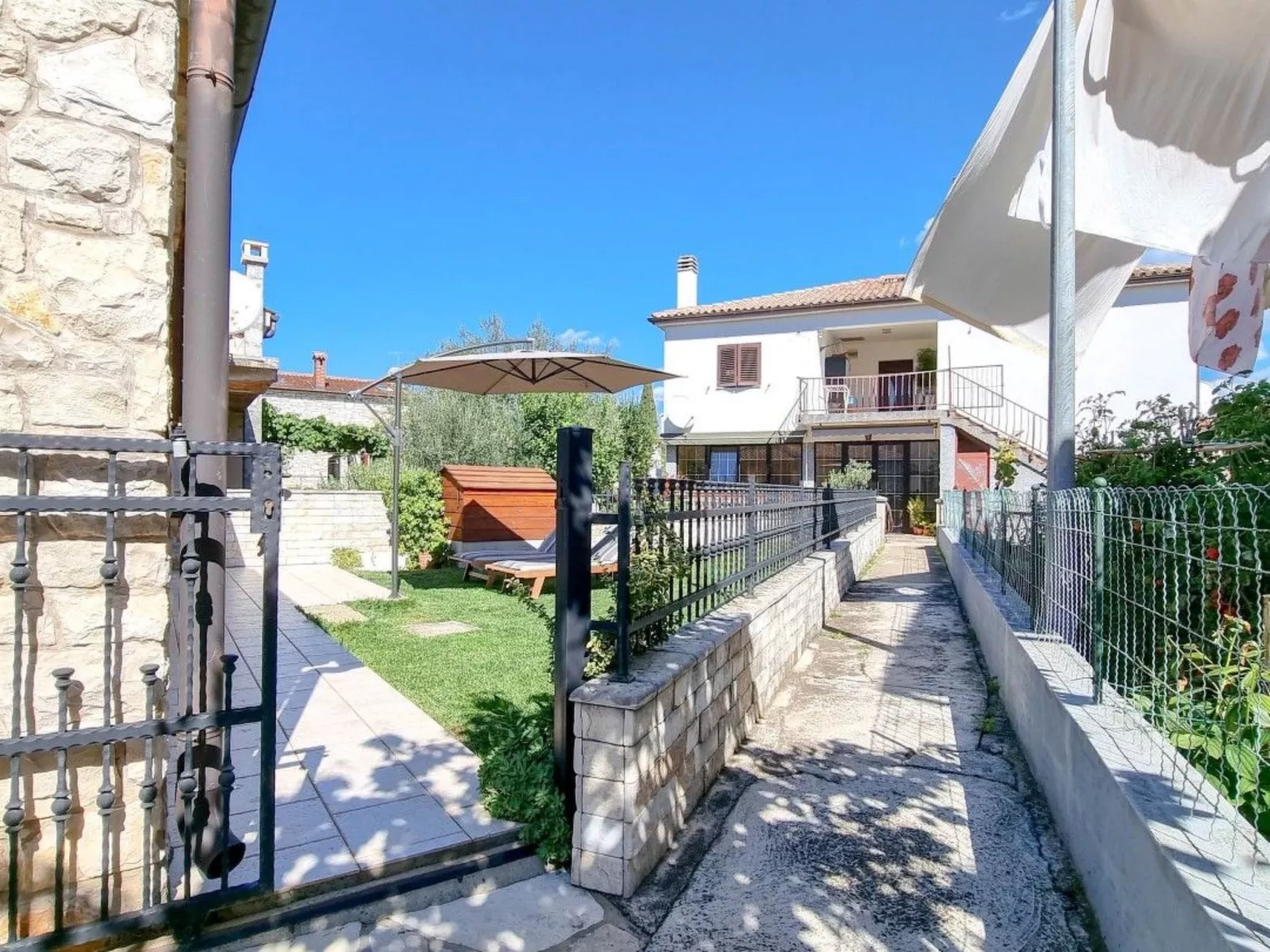 "Ariana" direkt am Strand-Image-tags.info