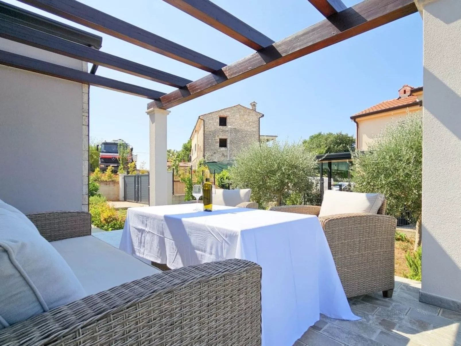 "Villa Pavlovic" mit Garten und Grill-Drinnen