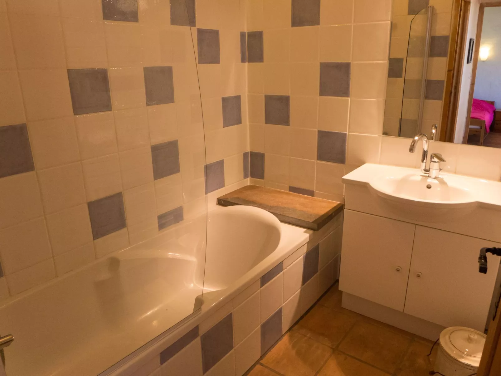 Komfortables Ferienhaus mit Privatpool-Inside