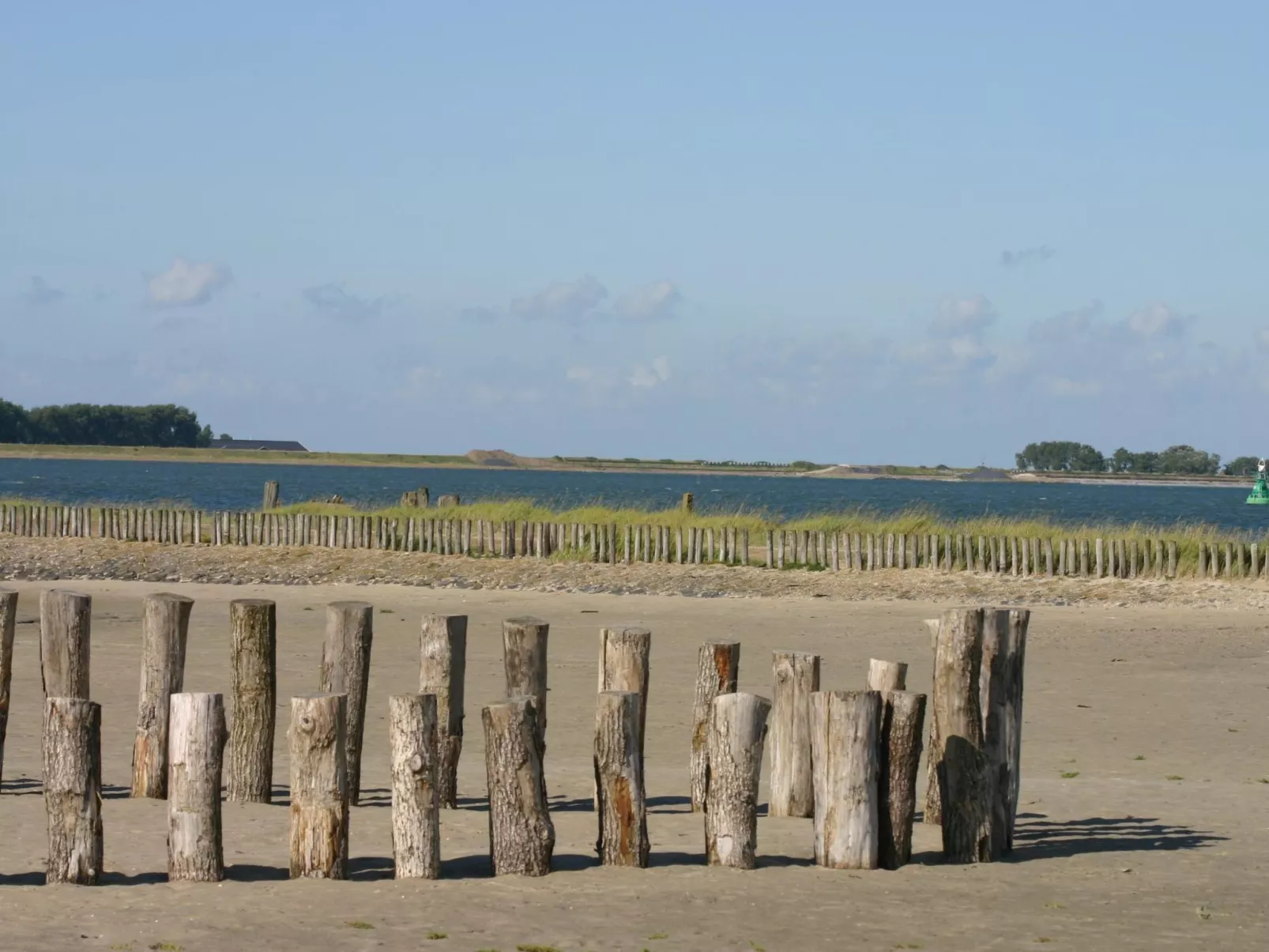 Gemütliches Haus mit komplett umzäuntem Garten-Outside