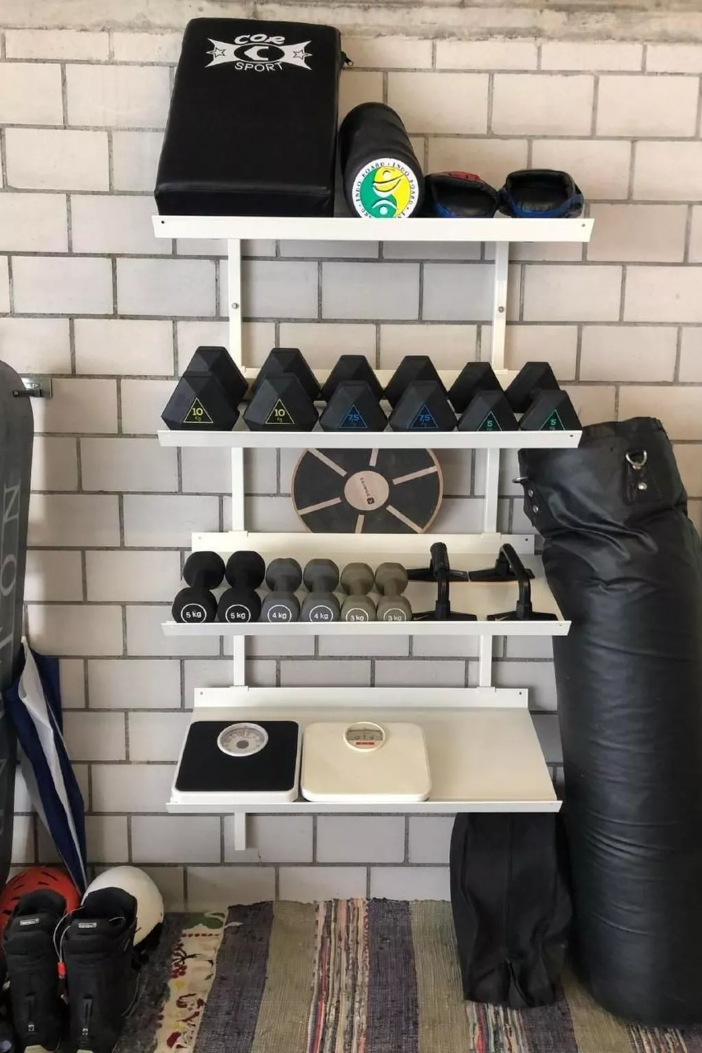 Cozy Accomodation Retreat for Families-Dedans