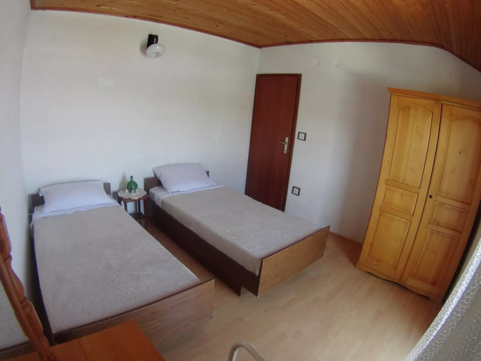 "Antun" am Strand-Dedans