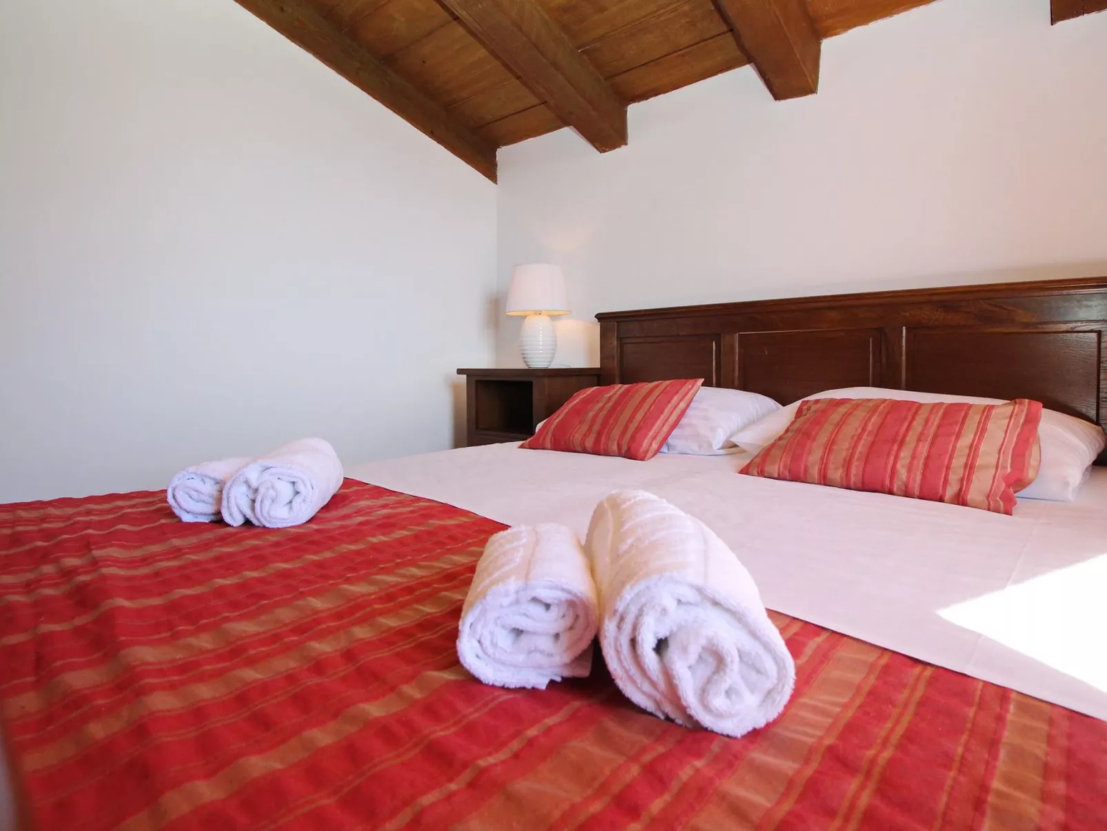 Renoviertes Steinhaus mit Garten und Pool ideal für ein erholsamen Urlaub-Inside