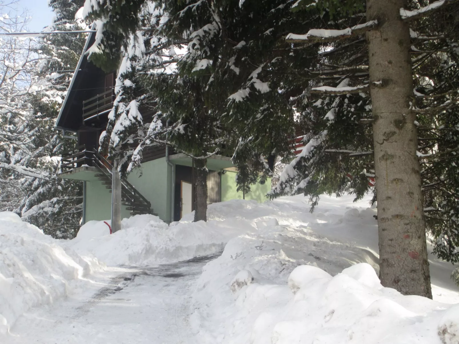 Mit Terrasse, Grill und Garten-Outside